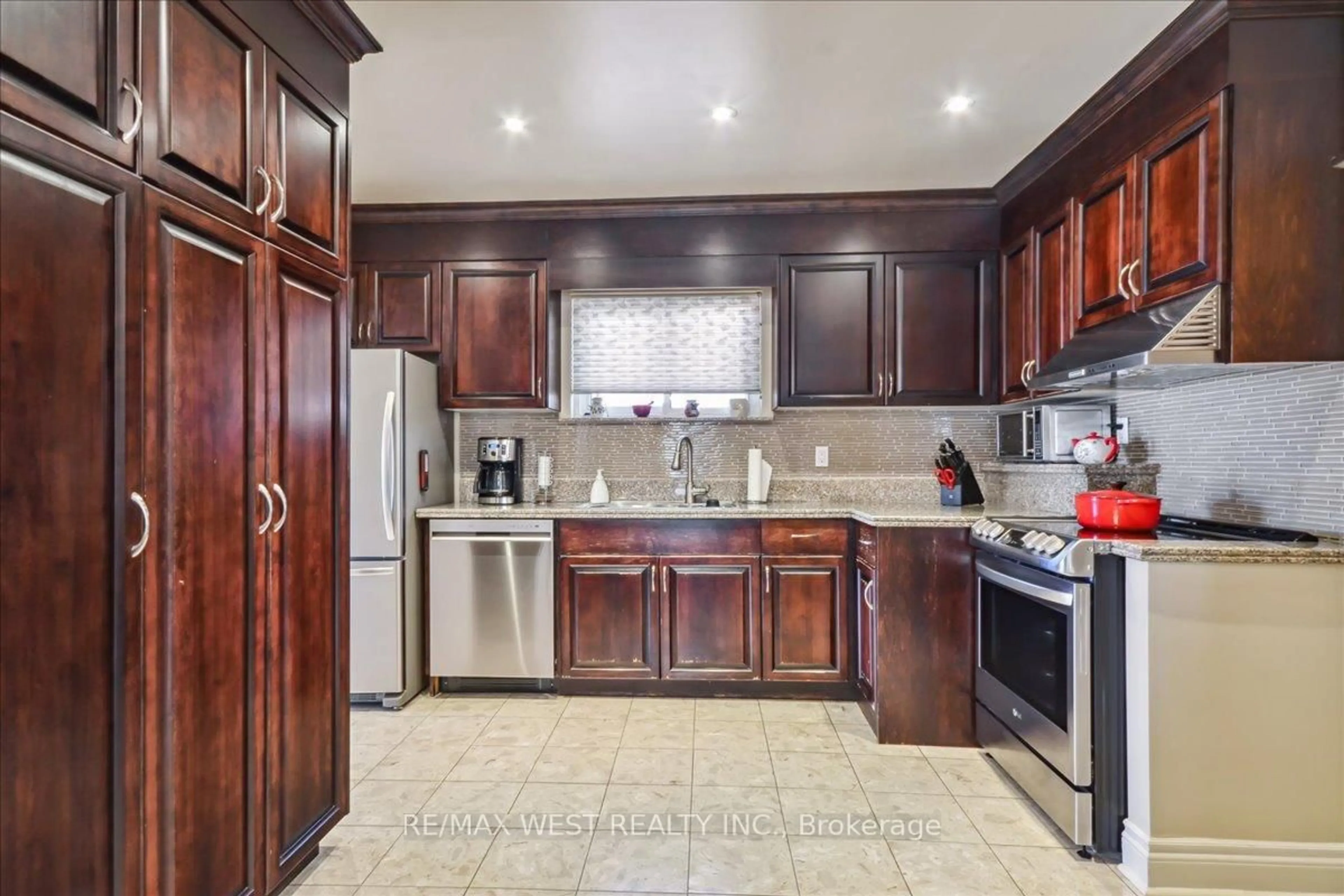 Standard kitchen, ceramic/tile floor for 23 Nash Dr, Toronto Ontario M3M 2L2