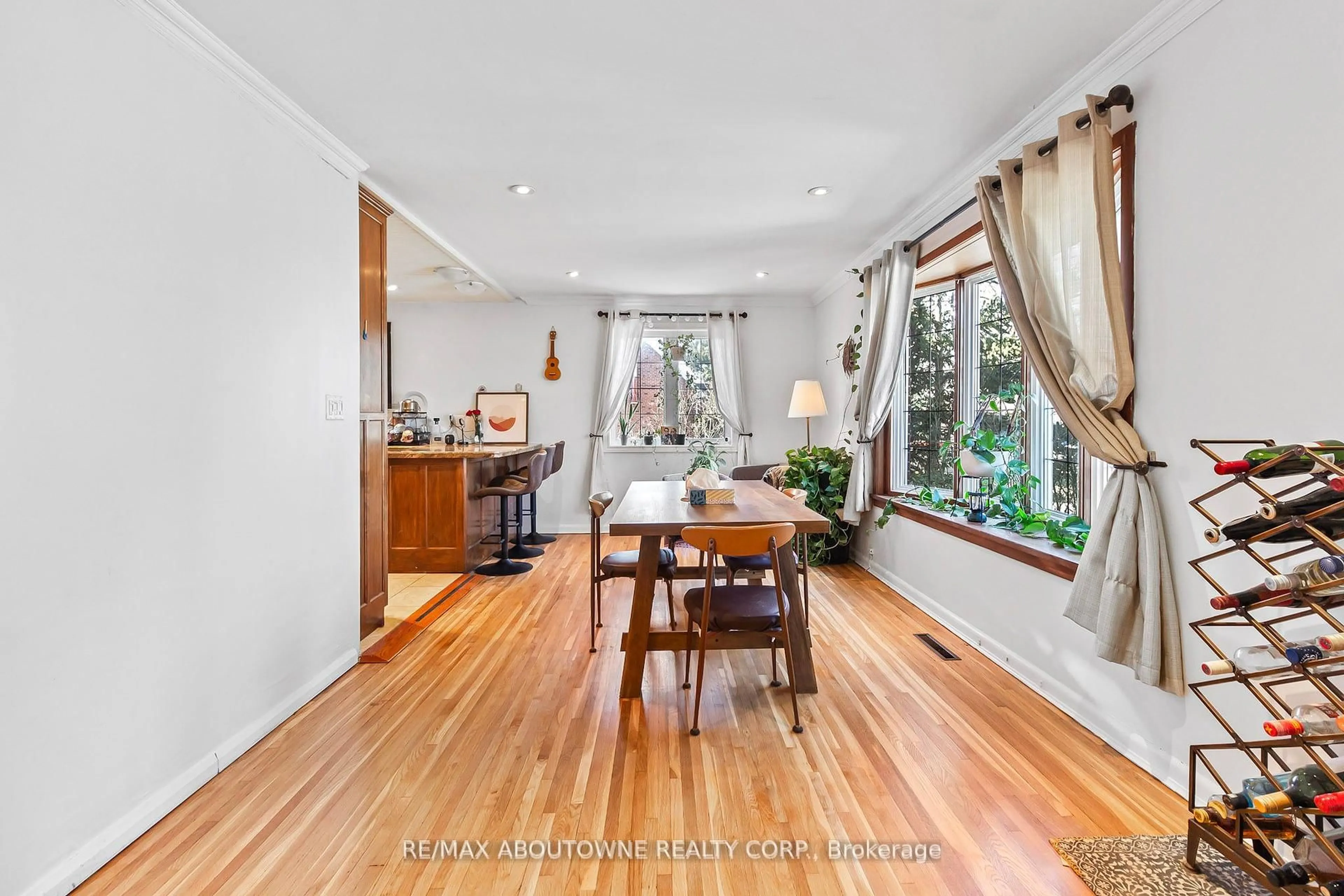 Dining room, unknown for 550 Fourth Line, Oakville Ontario L6L 5A7