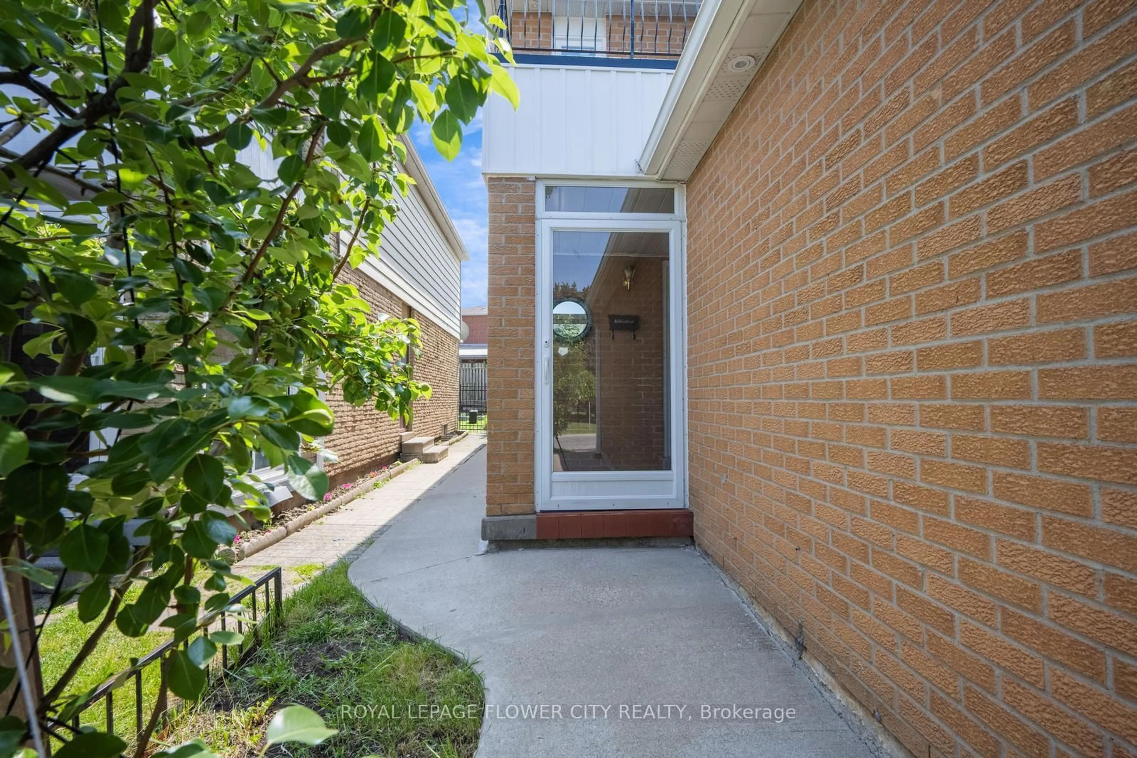 Unknown for 27 Denlow Dr, Brampton Ontario L6Y 2L3