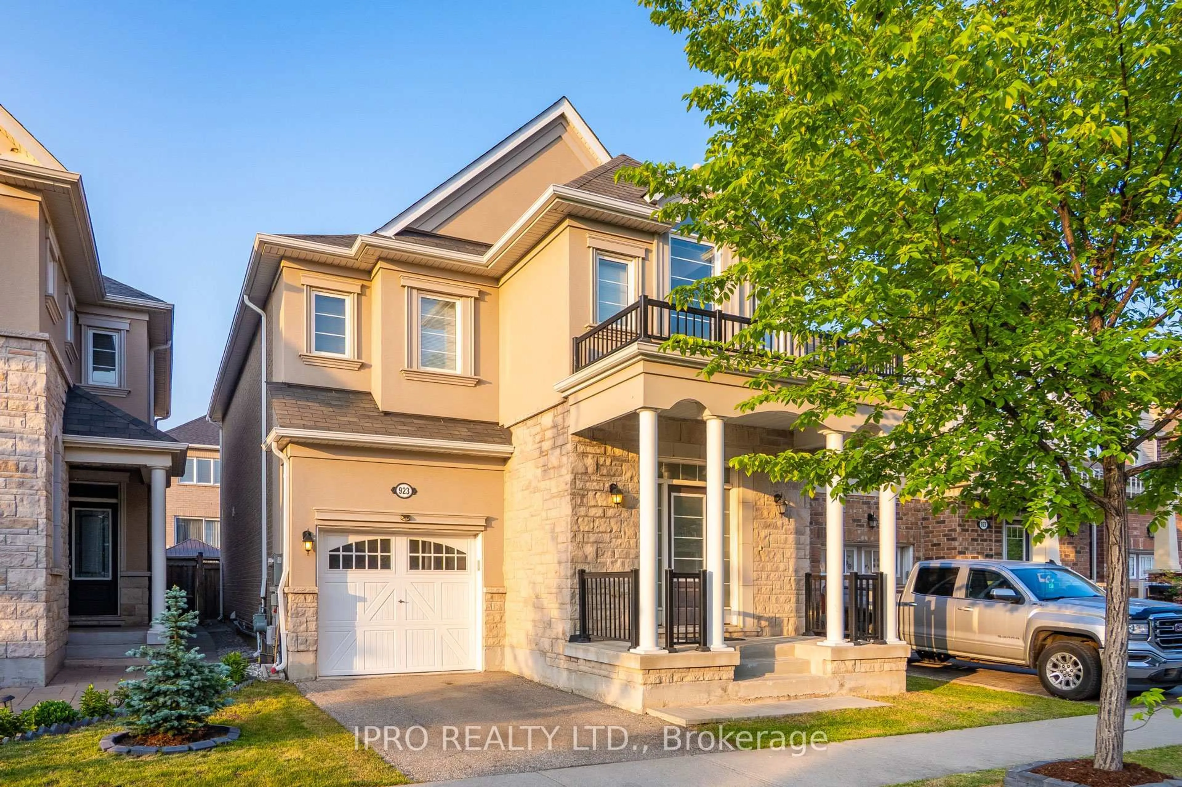 Home with brick exterior material, street for 923 Penson Cres, Milton Ontario L9T 8Z7