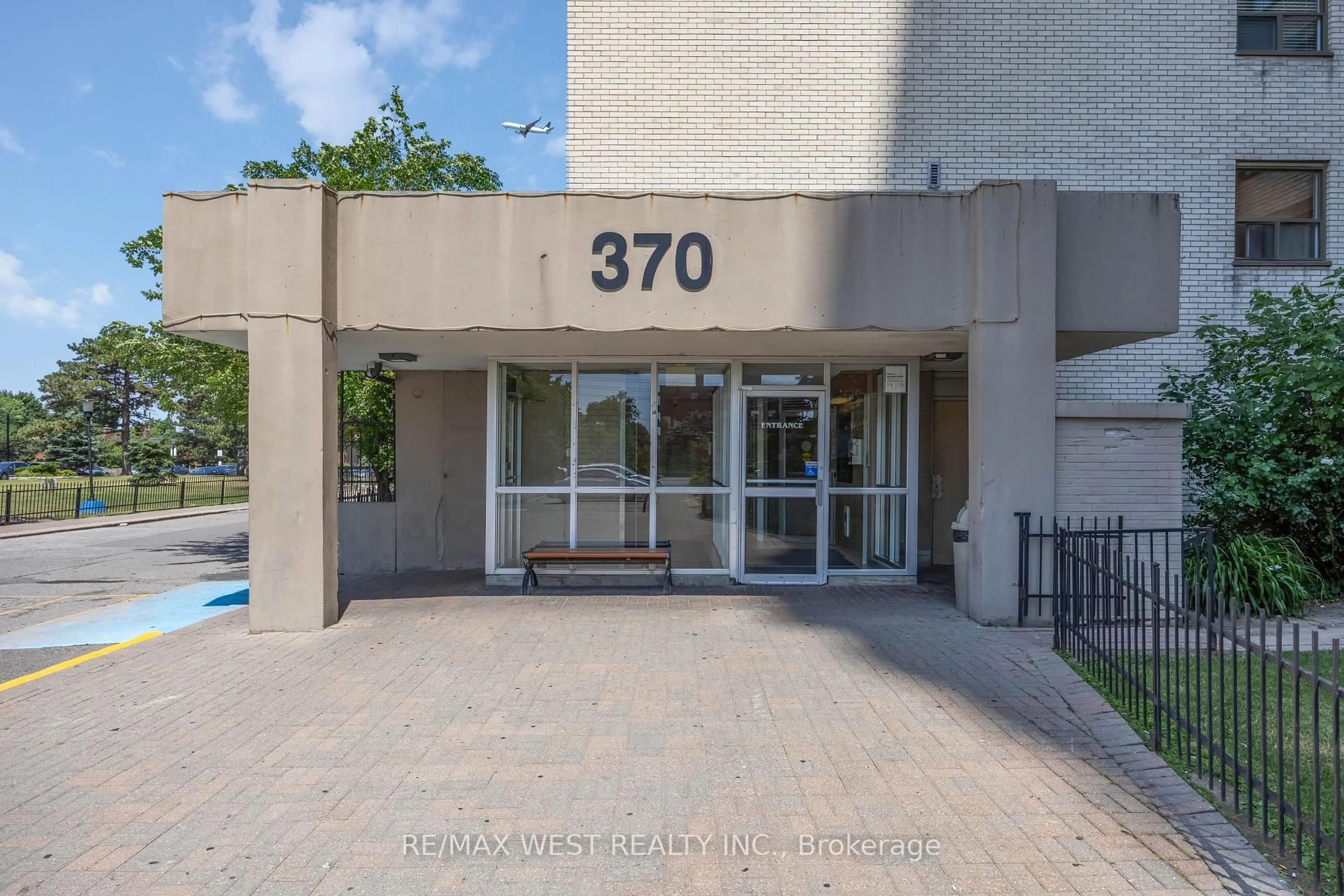 Indoor foyer for 370 Dixon Rd #1416, Toronto Ontario M9R 1T2