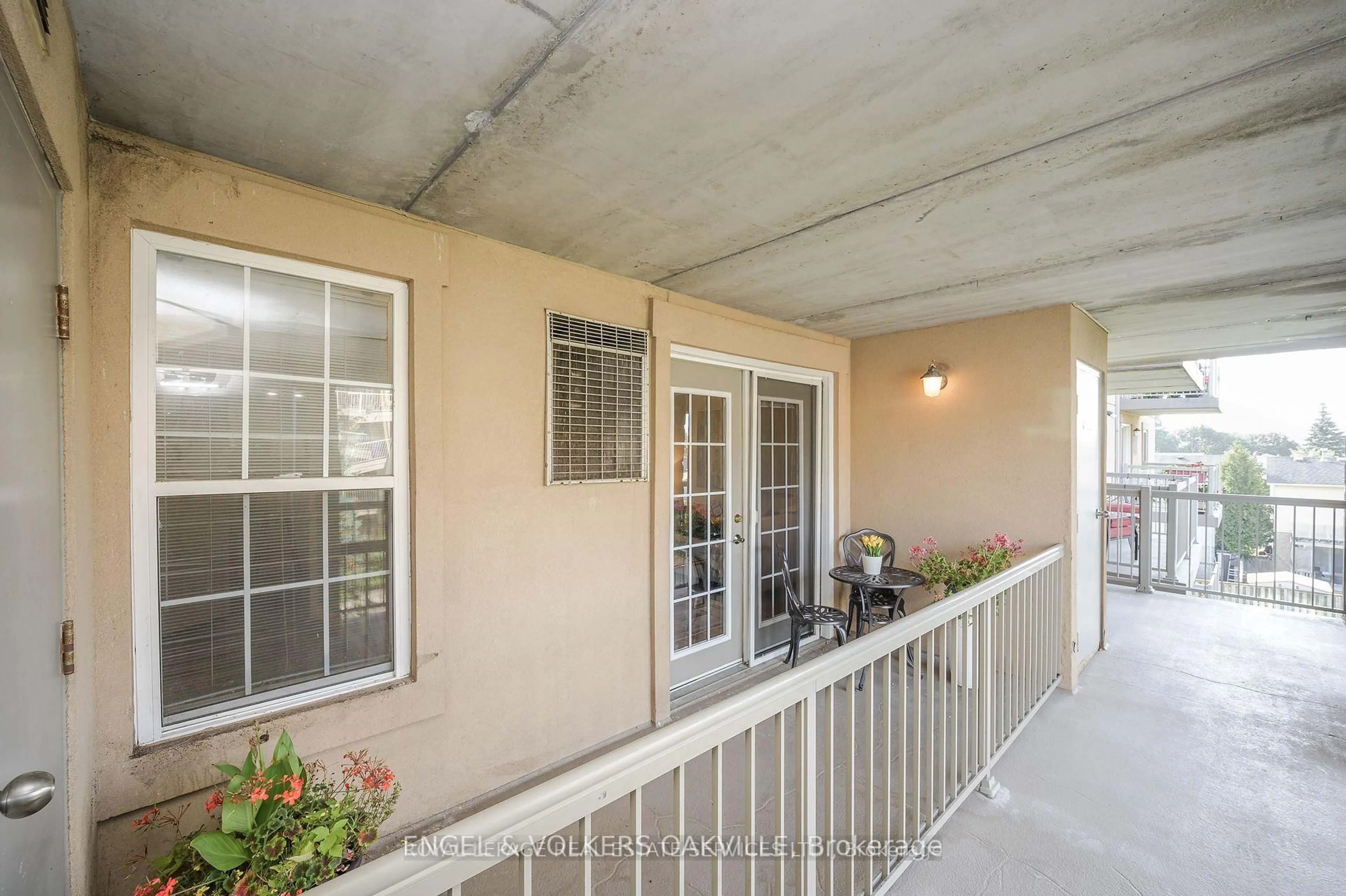 Patio, street for 1810 Walkers Line #308, Burlington Ontario L7M 4V3