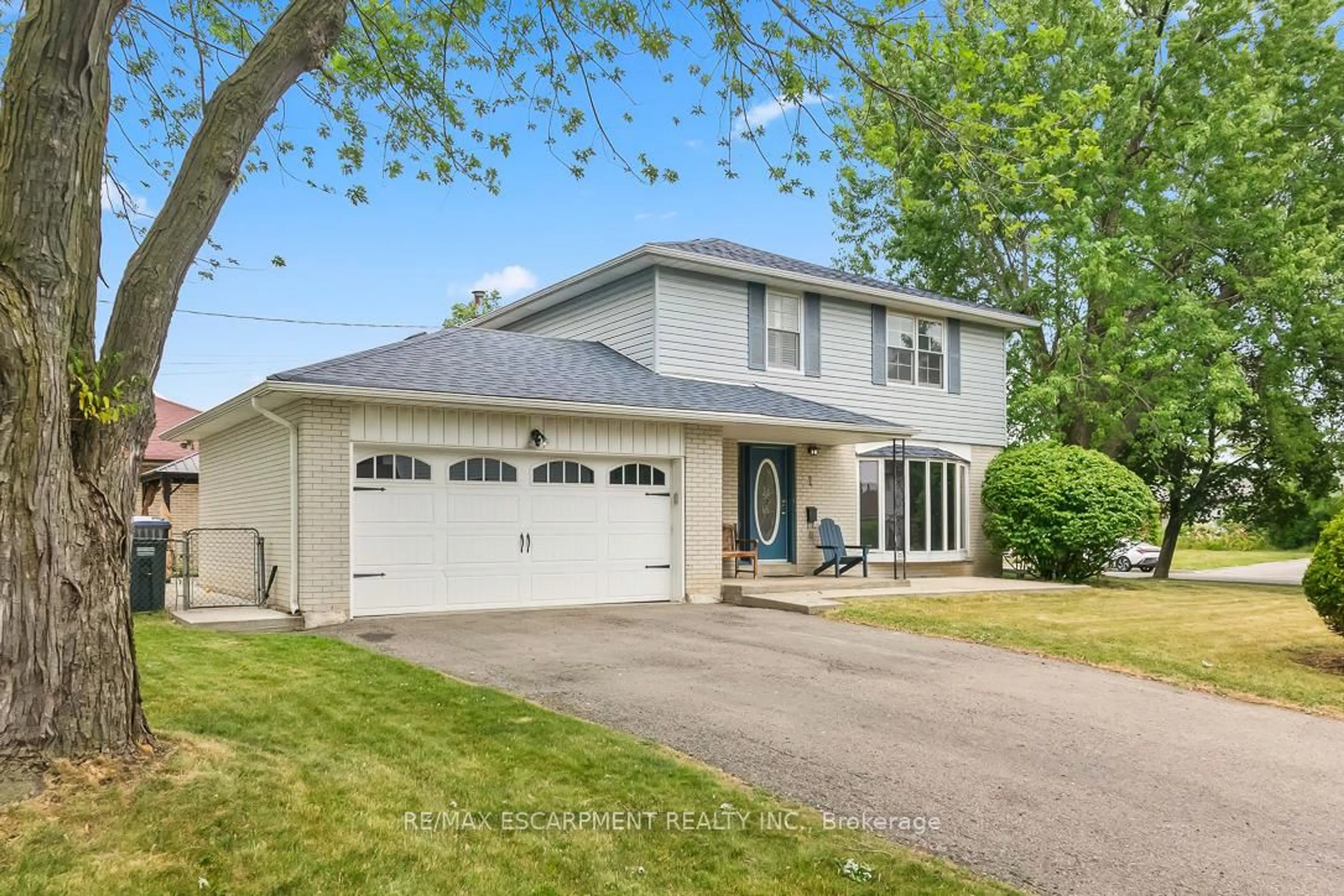 Home with vinyl exterior material, street for 1 Dunbarton Cres, Brampton Ontario L6T 1N8