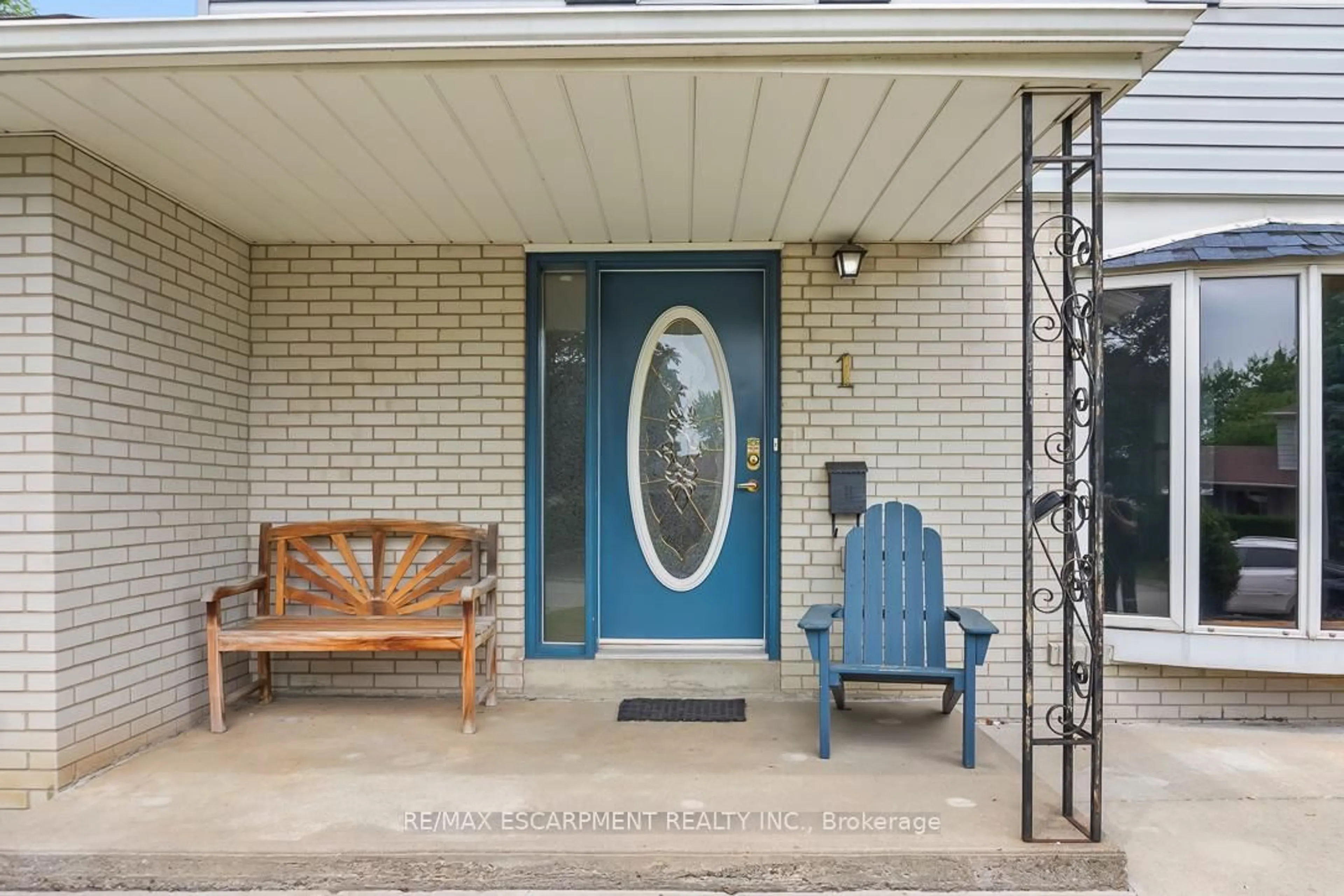 Indoor entryway for 1 Dunbarton Cres, Brampton Ontario L6T 1N8