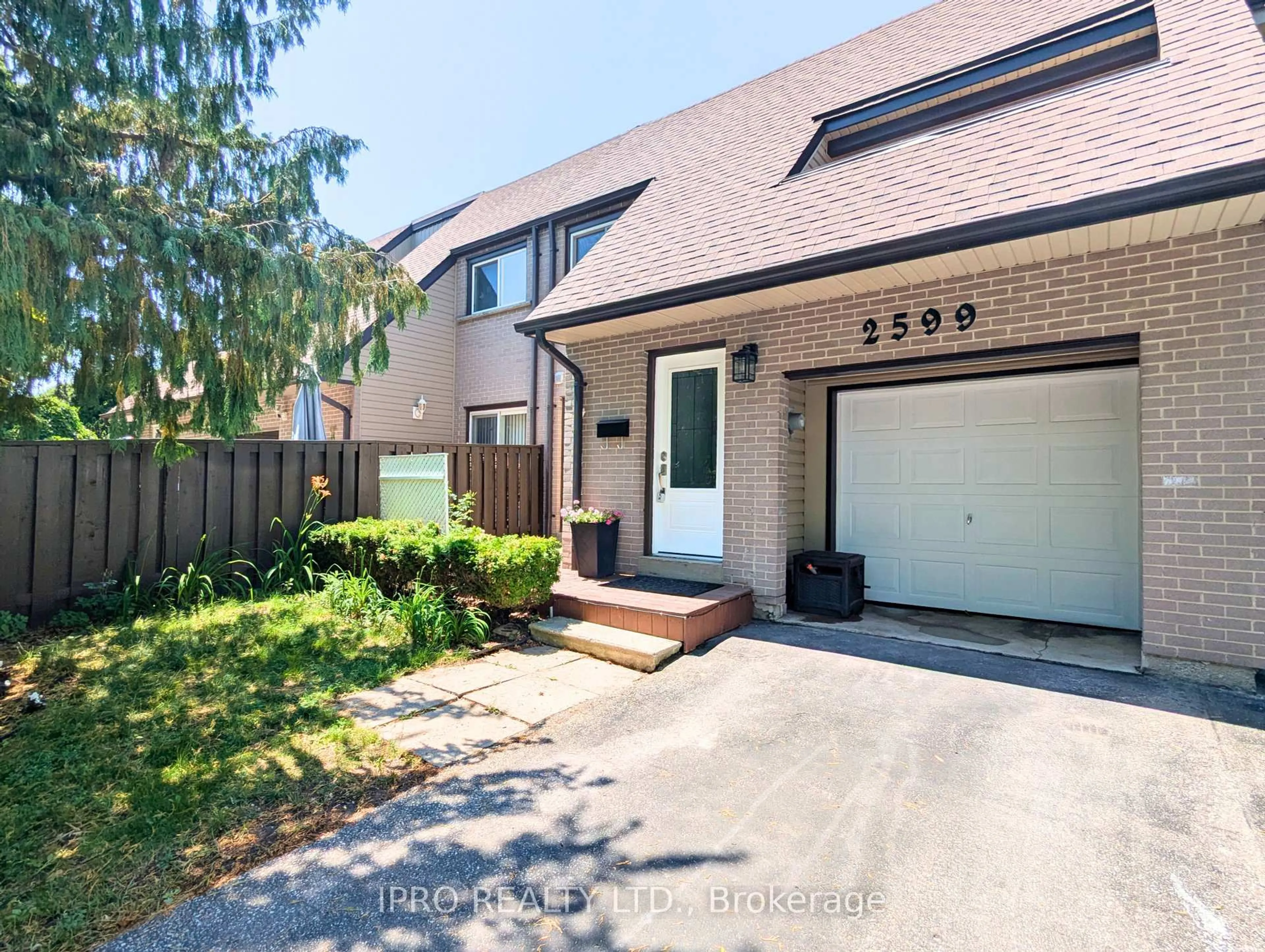Home with brick exterior material, street for 2599 Inlake Crt, Mississauga Ontario L5N 2M9