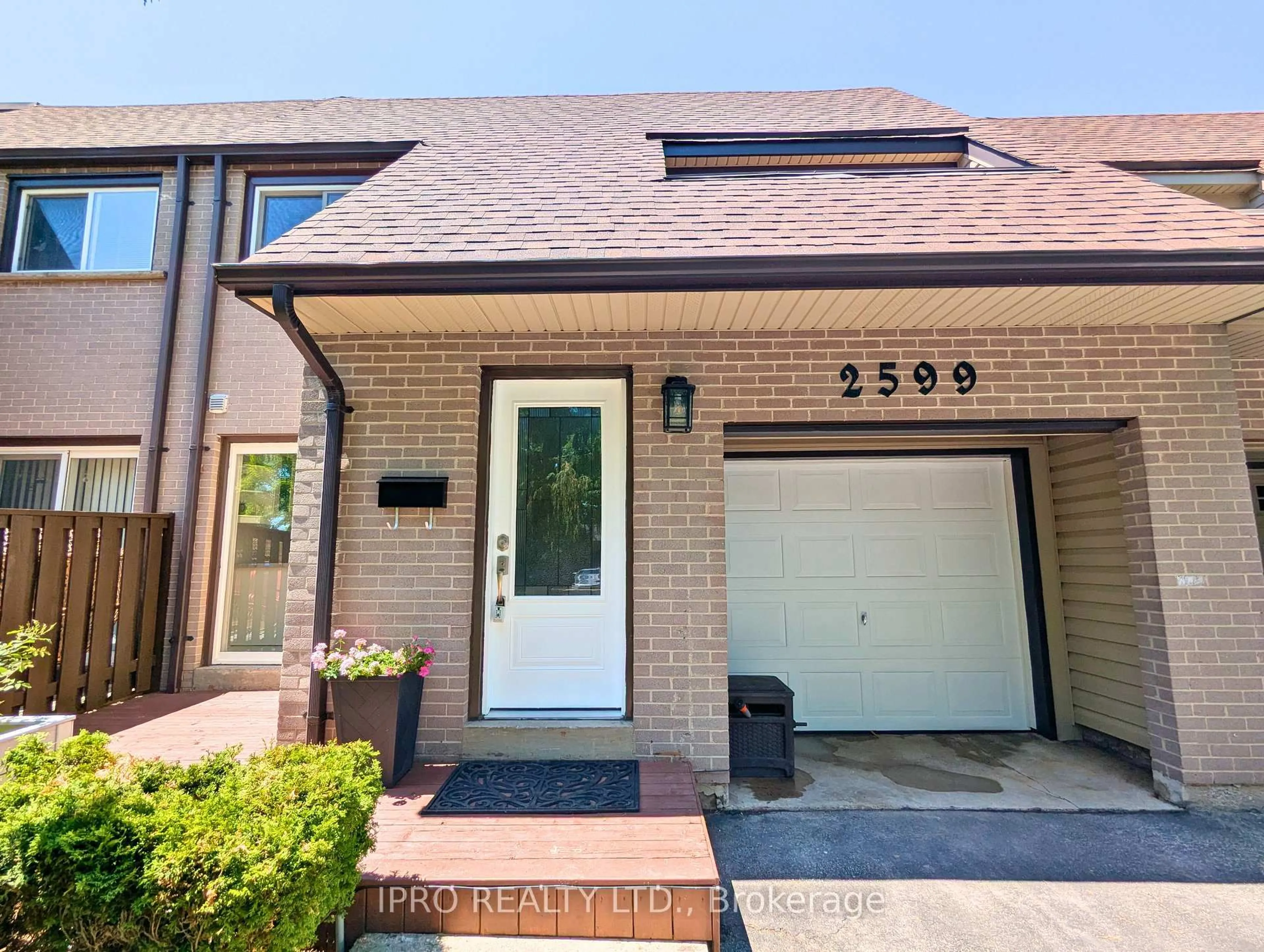 Home with brick exterior material, street for 2599 Inlake Crt, Mississauga Ontario L5N 2M9