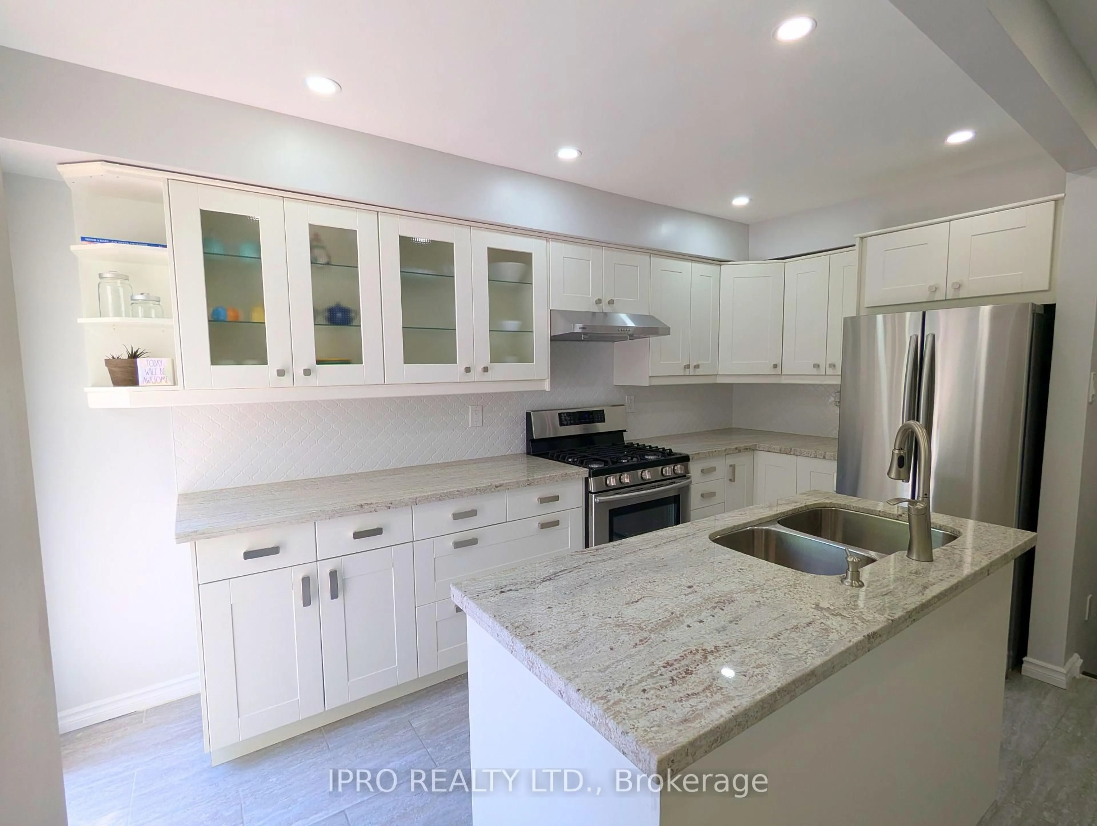 Open concept kitchen, ceramic/tile floor for 2599 Inlake Crt, Mississauga Ontario L5N 2M9