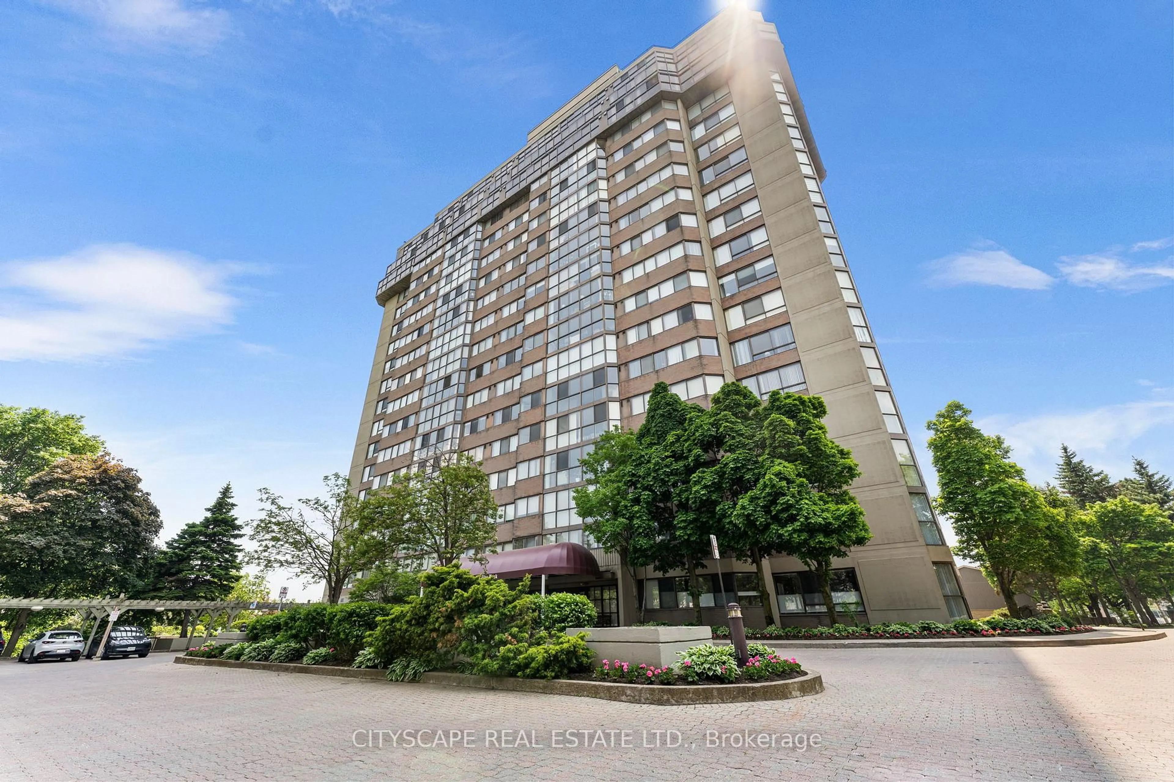 Unknown for 880 Dundas St #Ph3, Mississauga Ontario L5C 4H3