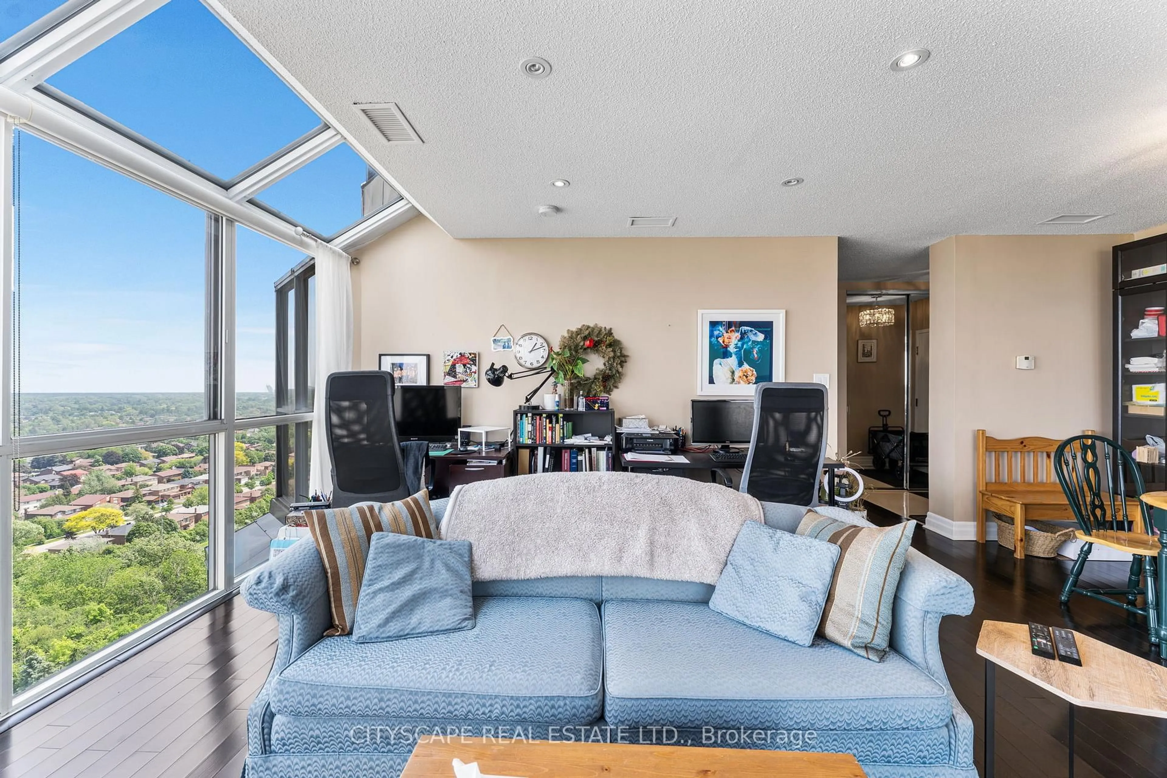 Living room with furniture, unknown for 880 Dundas St #Ph3, Mississauga Ontario L5C 4H3