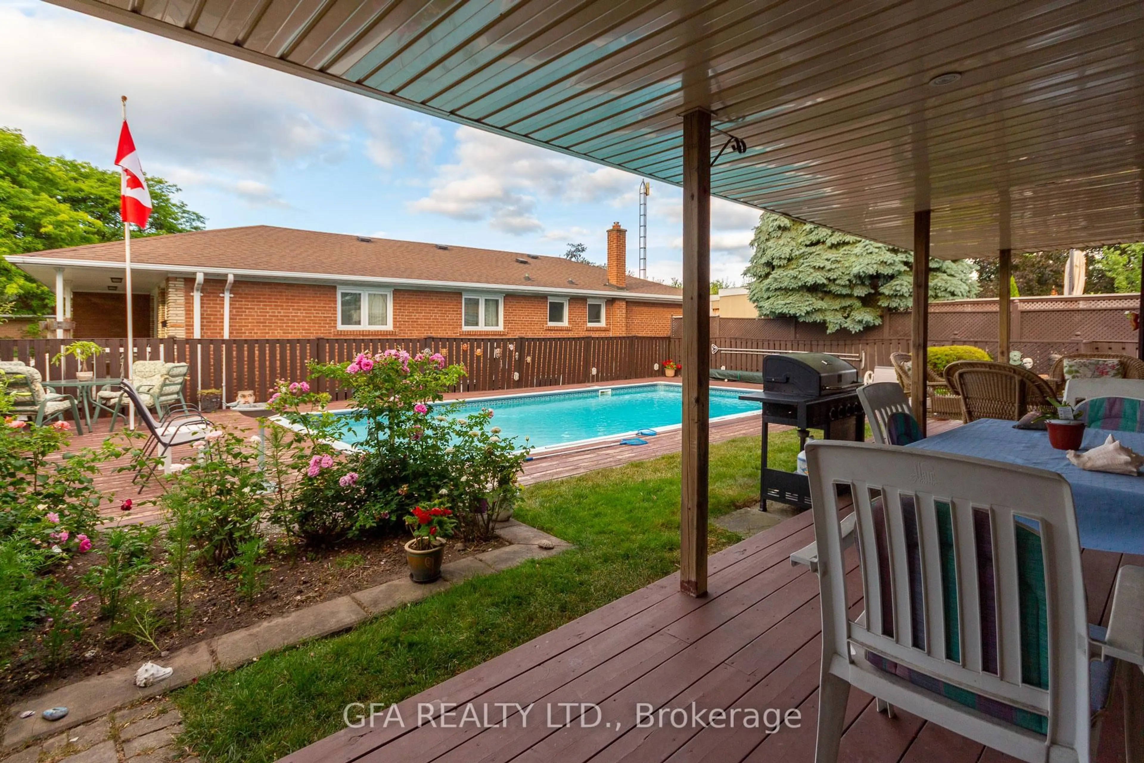 Patio, water/lake/river/ocean view for 3699 Twinmaple Dr, Mississauga Ontario L4Y 3R6