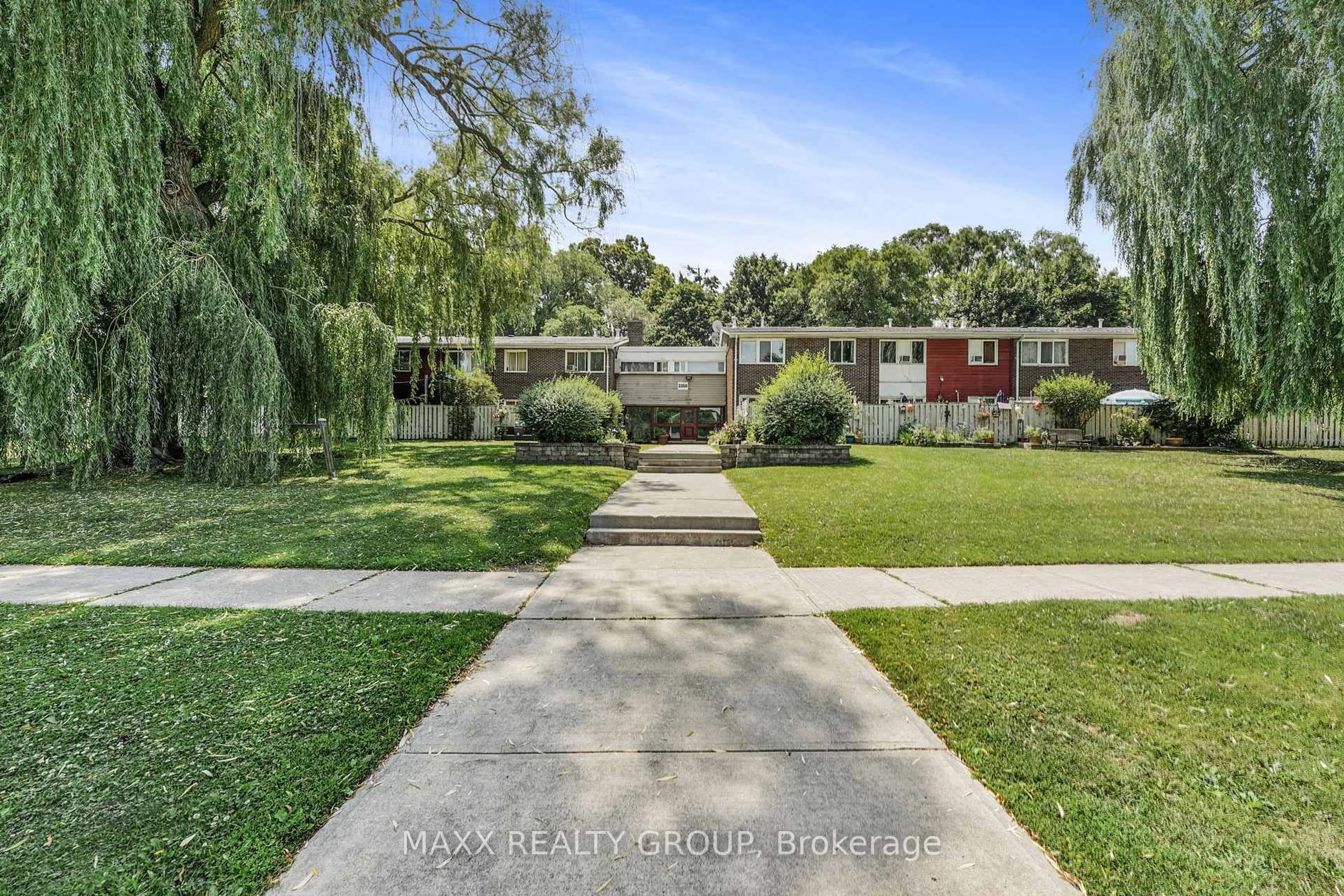 A pic from outside/outdoor area/front of a property/back of a property/a pic from drone, street for 3360 The Credit Woodlands Rd #14, Mississauga Ontario L5C 2J8