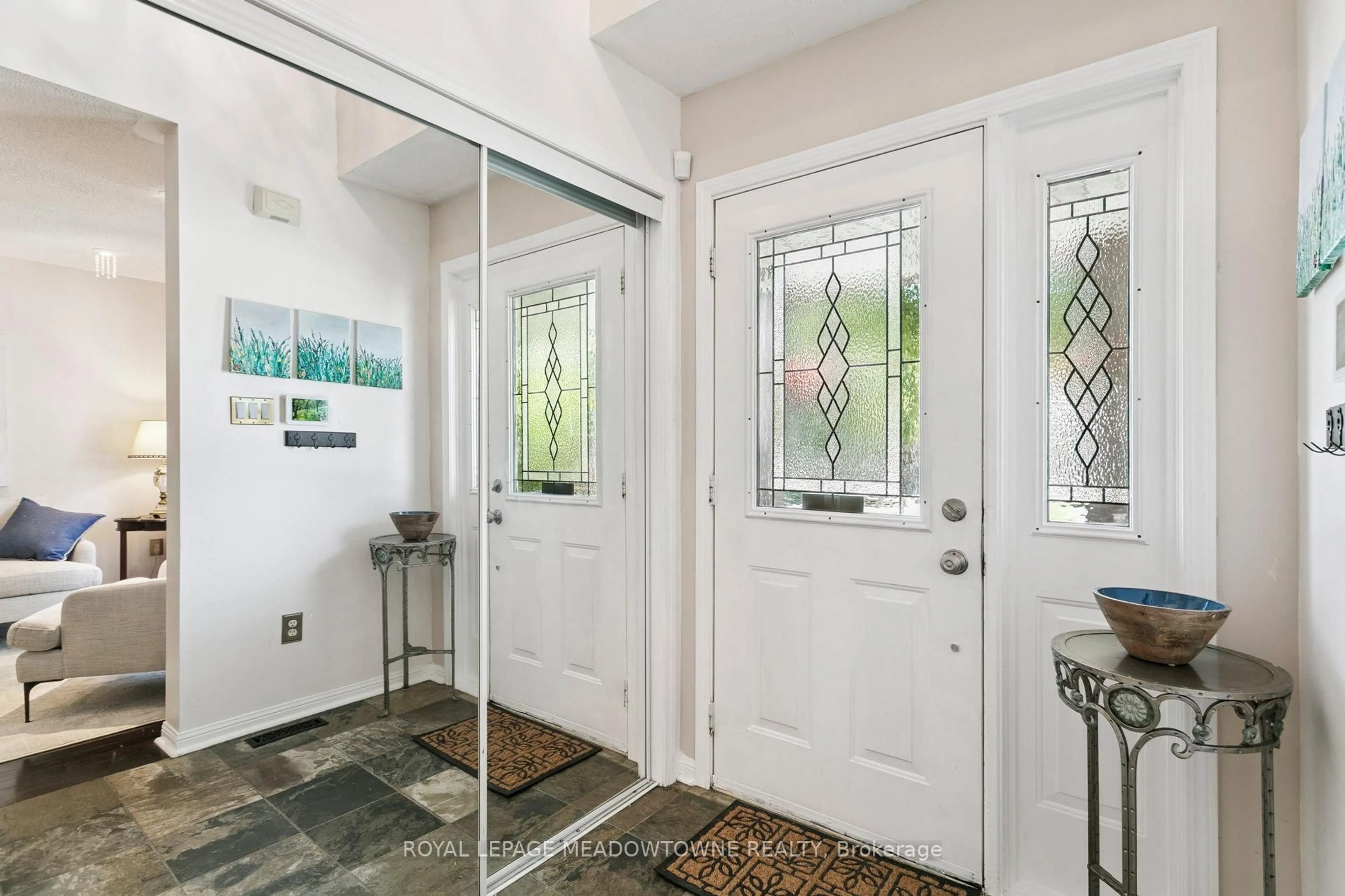 Indoor entryway for 1325 Ashwood Terr, Oakville Ontario L6H 1P8