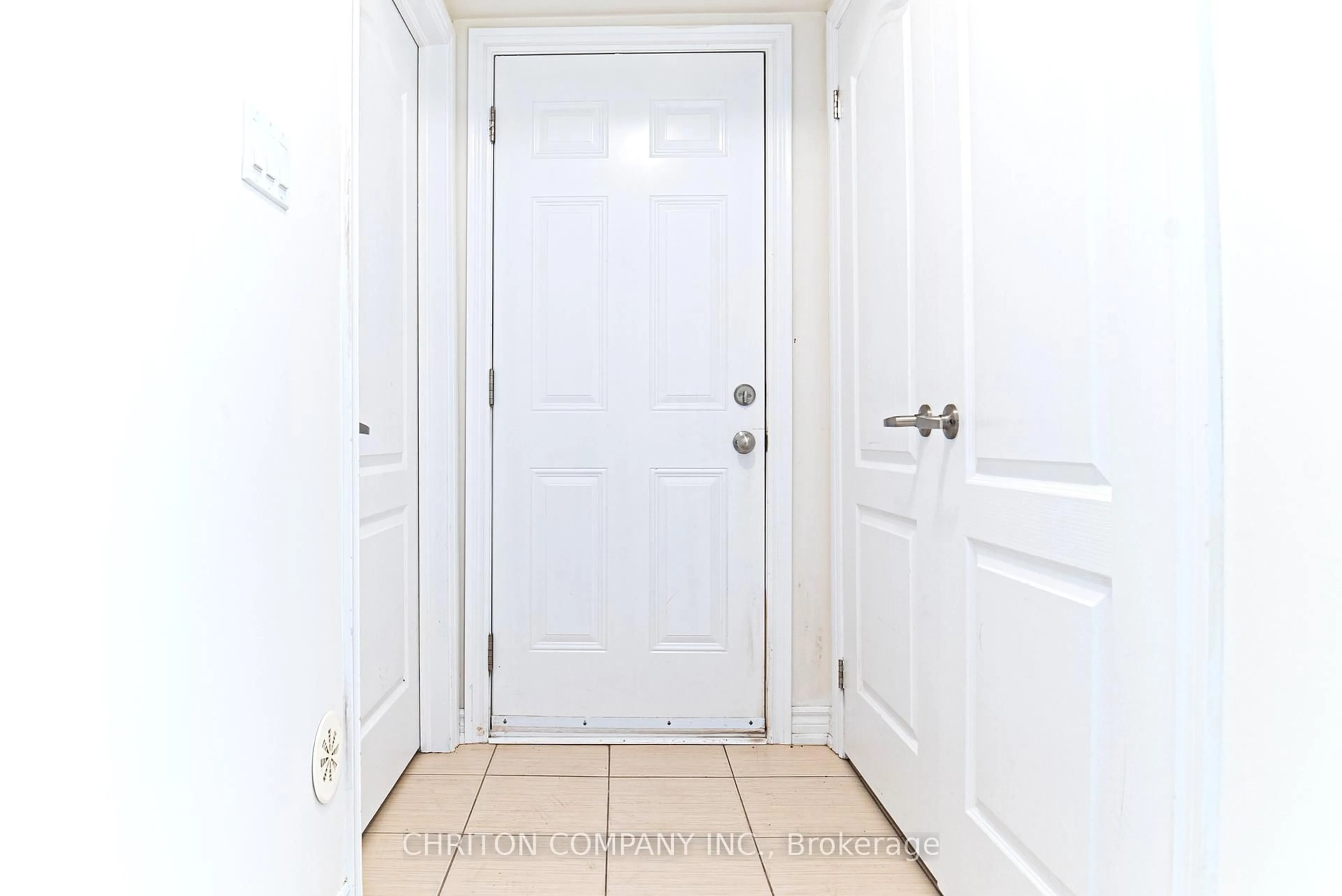 Indoor entryway for 2435 Greenwich Dr #55, Oakville Ontario L6M 0S4