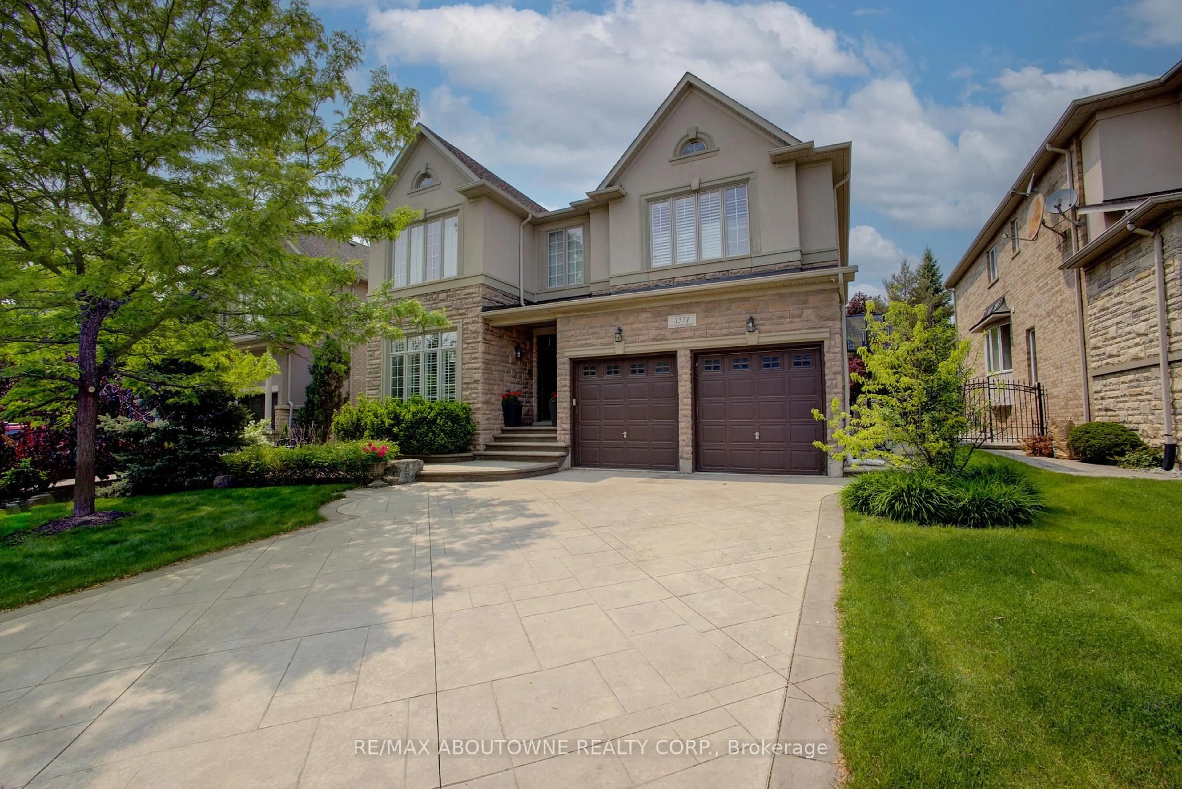 Home with brick exterior material, street for 1521 Craigleith Rd, Oakville Ontario L6H 7W3