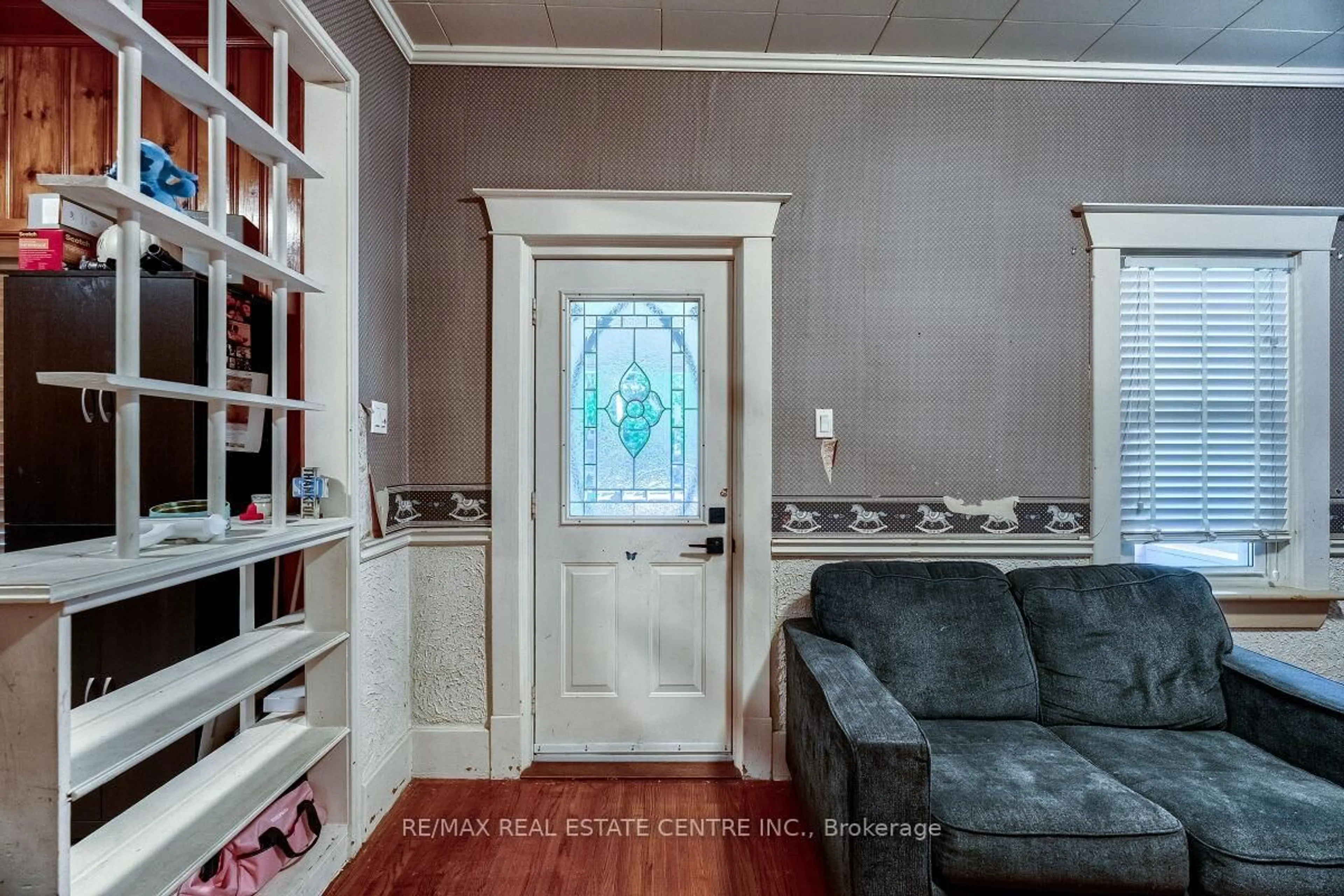Indoor entryway for 33 MILES St, Milton Ontario L9T 1E5