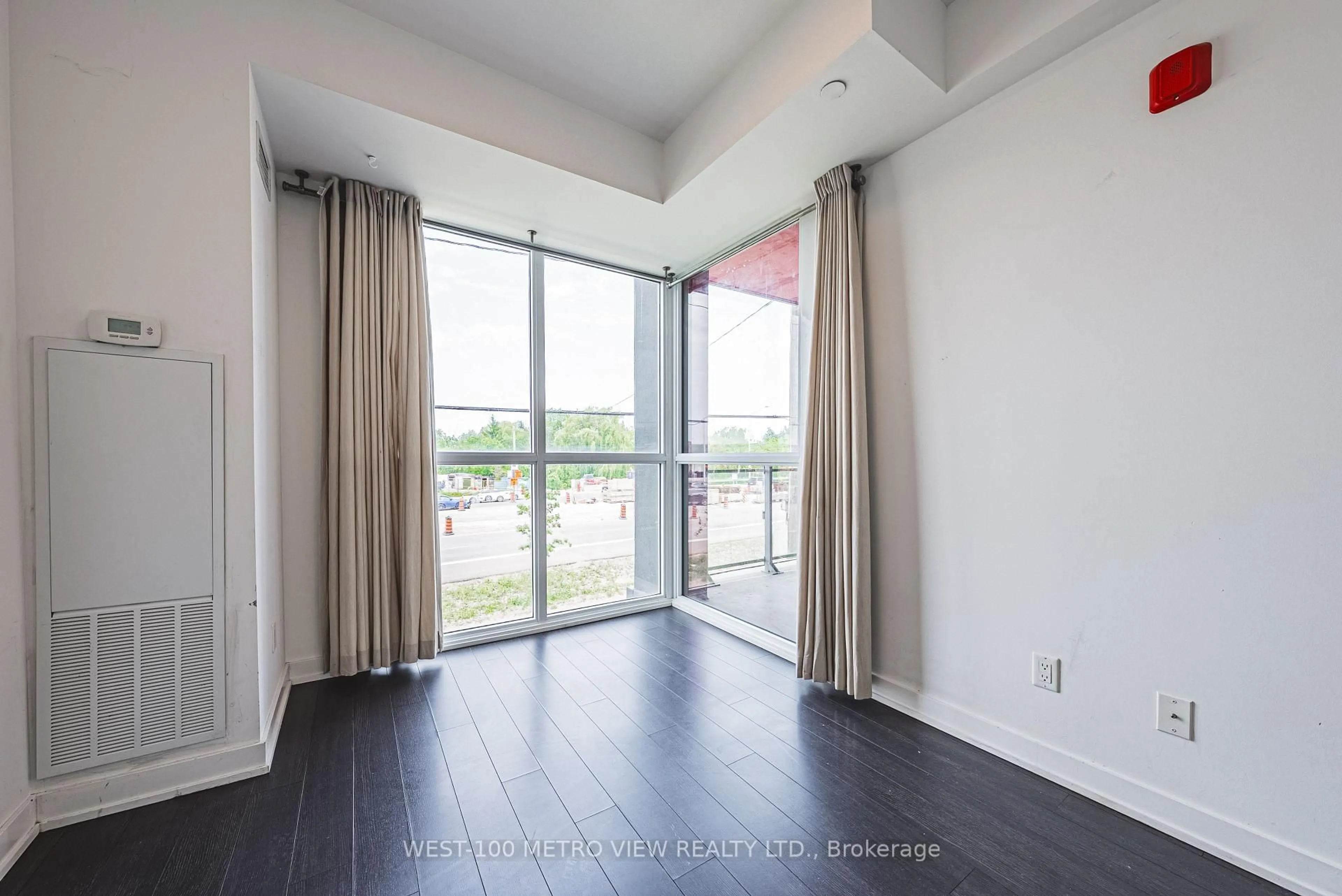 Unknown for 5240 Dundas St #B208, Burlington Ontario L7R 3X4