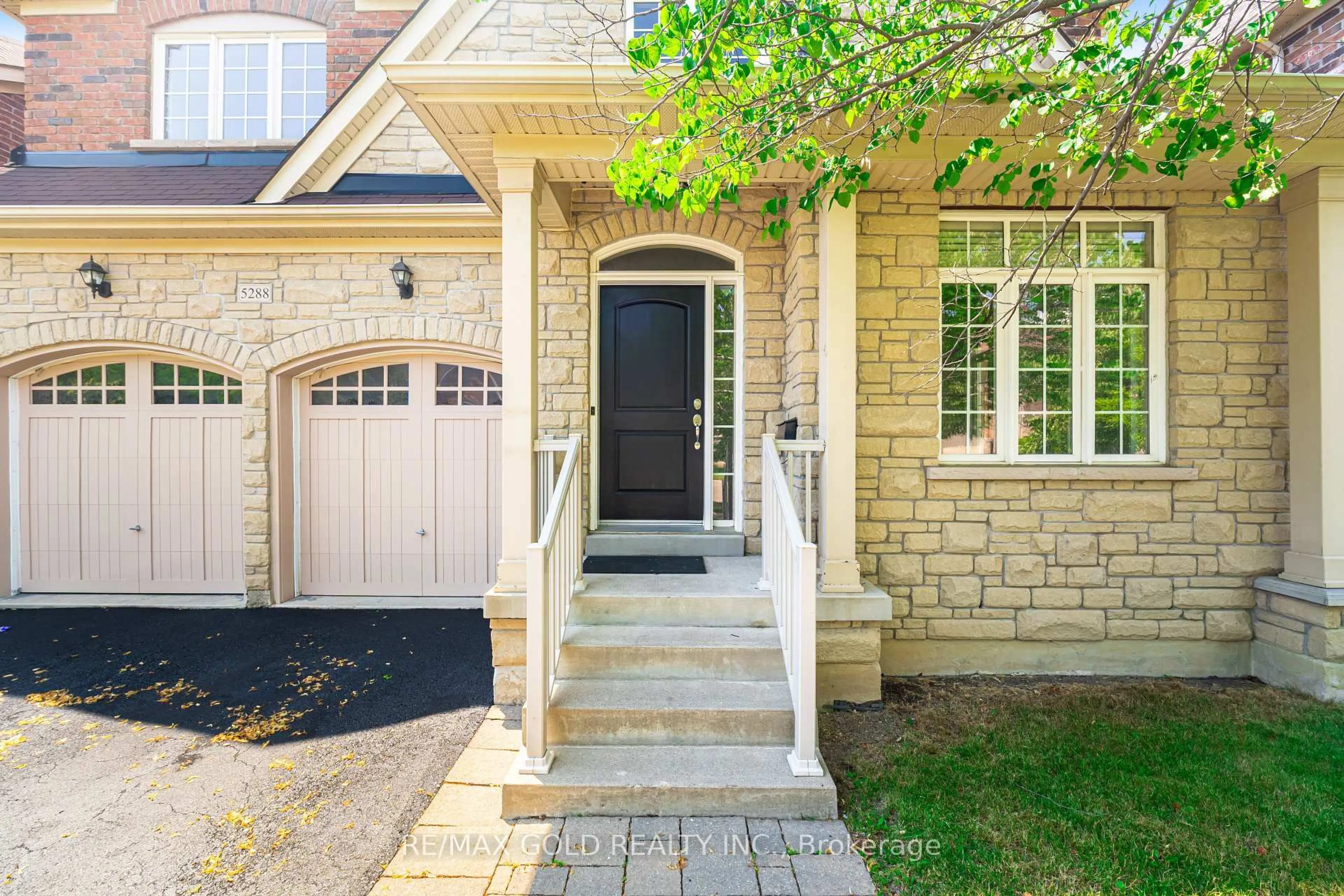 Home with brick exterior material, street for 5288 Longford Cres, Mississauga Ontario L5M 0J3