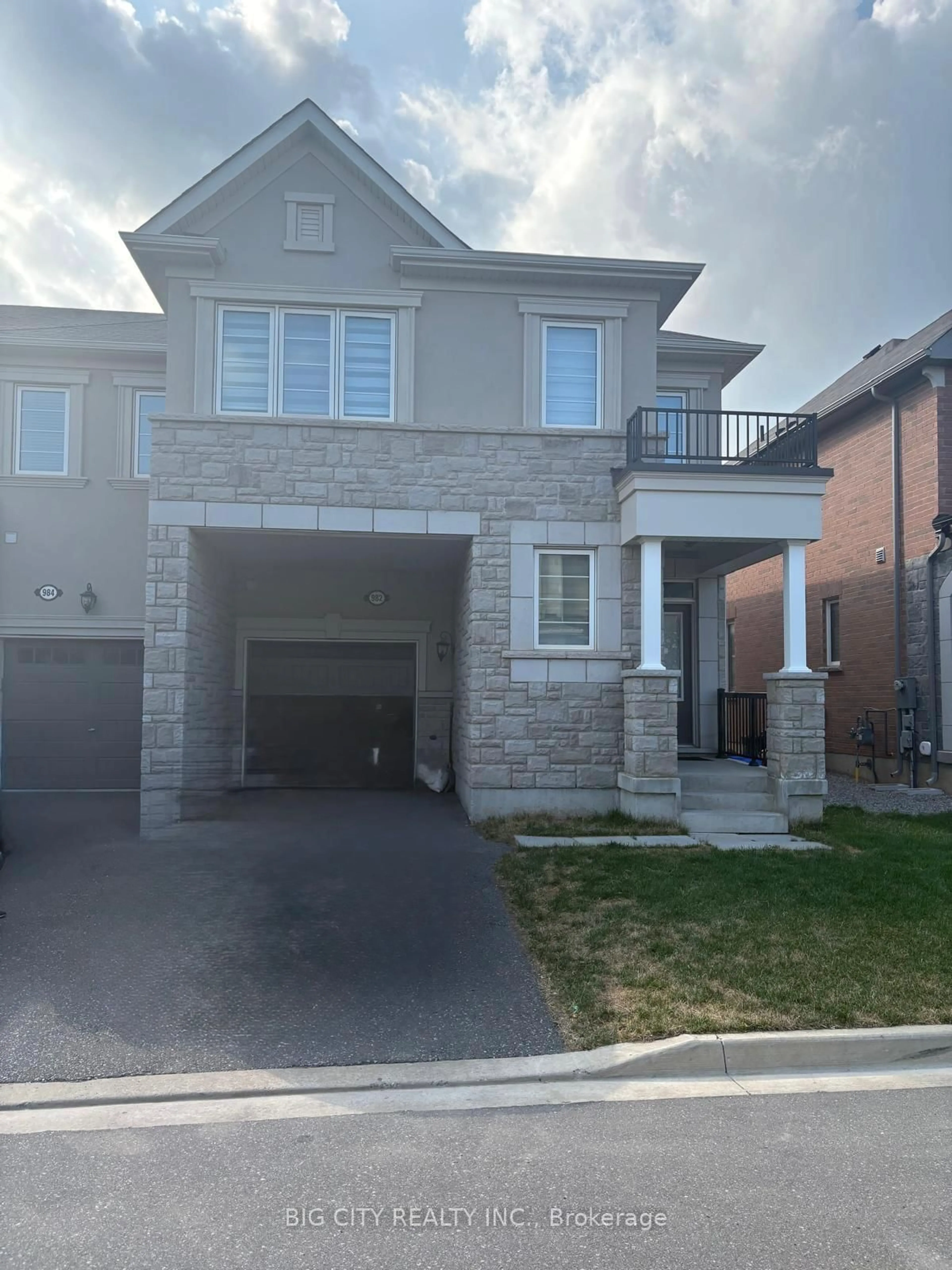 Home with brick exterior material, street for 982 Cherry Crt, Milton Ontario L9E 1P8
