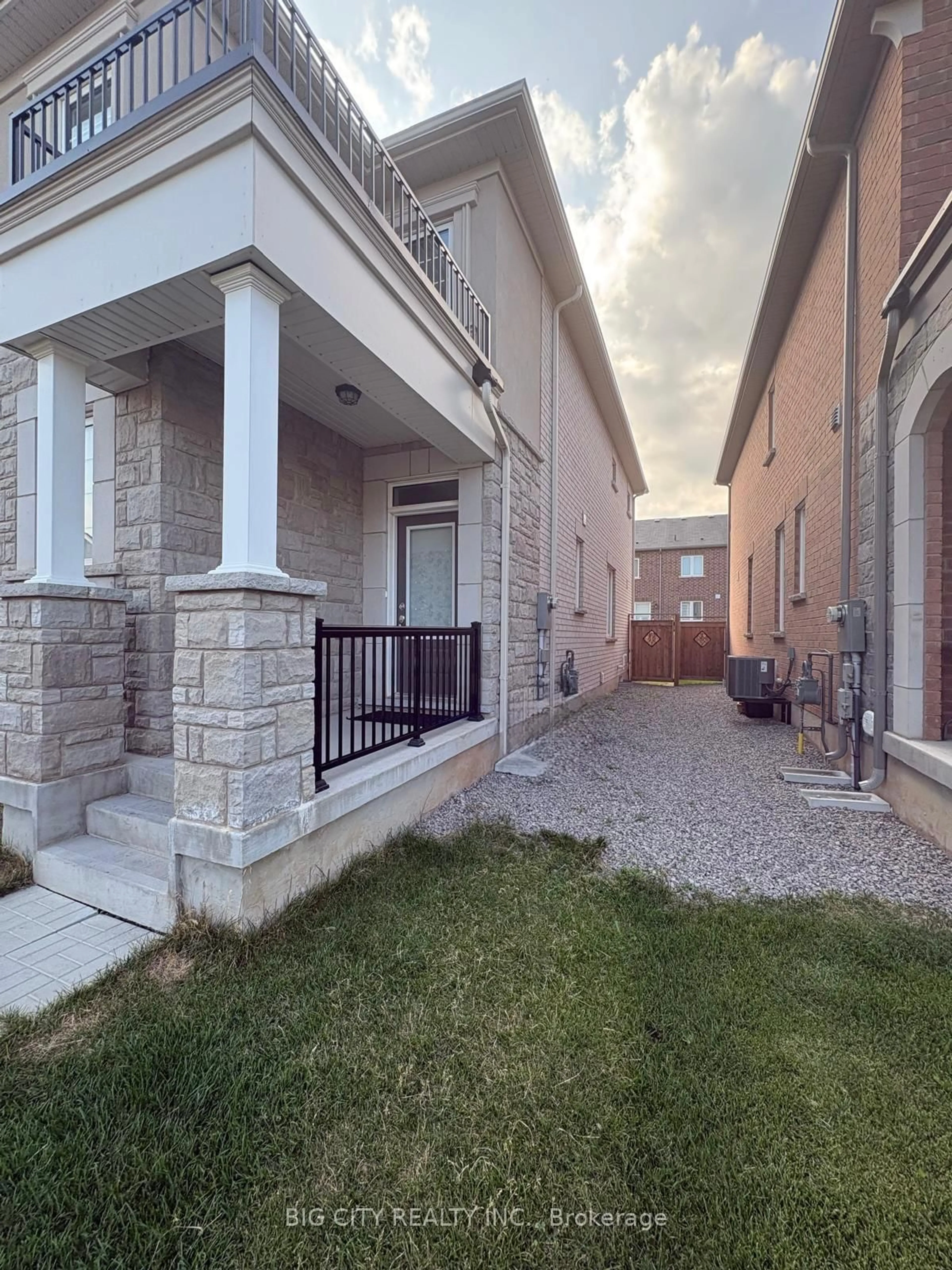 Unknown for 982 Cherry Crt, Milton Ontario L9E 1P8