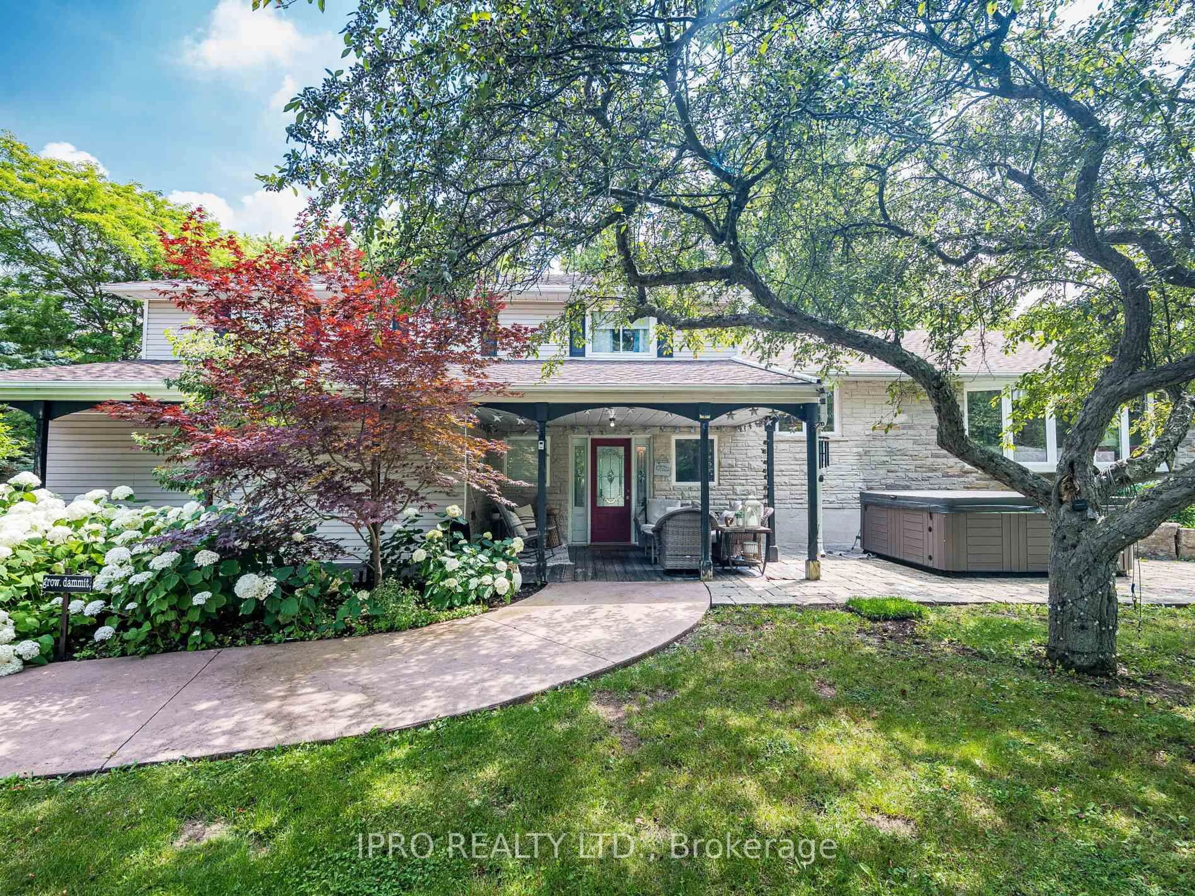 A pic from outside/outdoor area/front of a property/back of a property/a pic from drone, street for 8375 Creditview Rd, Brampton Ontario L6Y 0G7