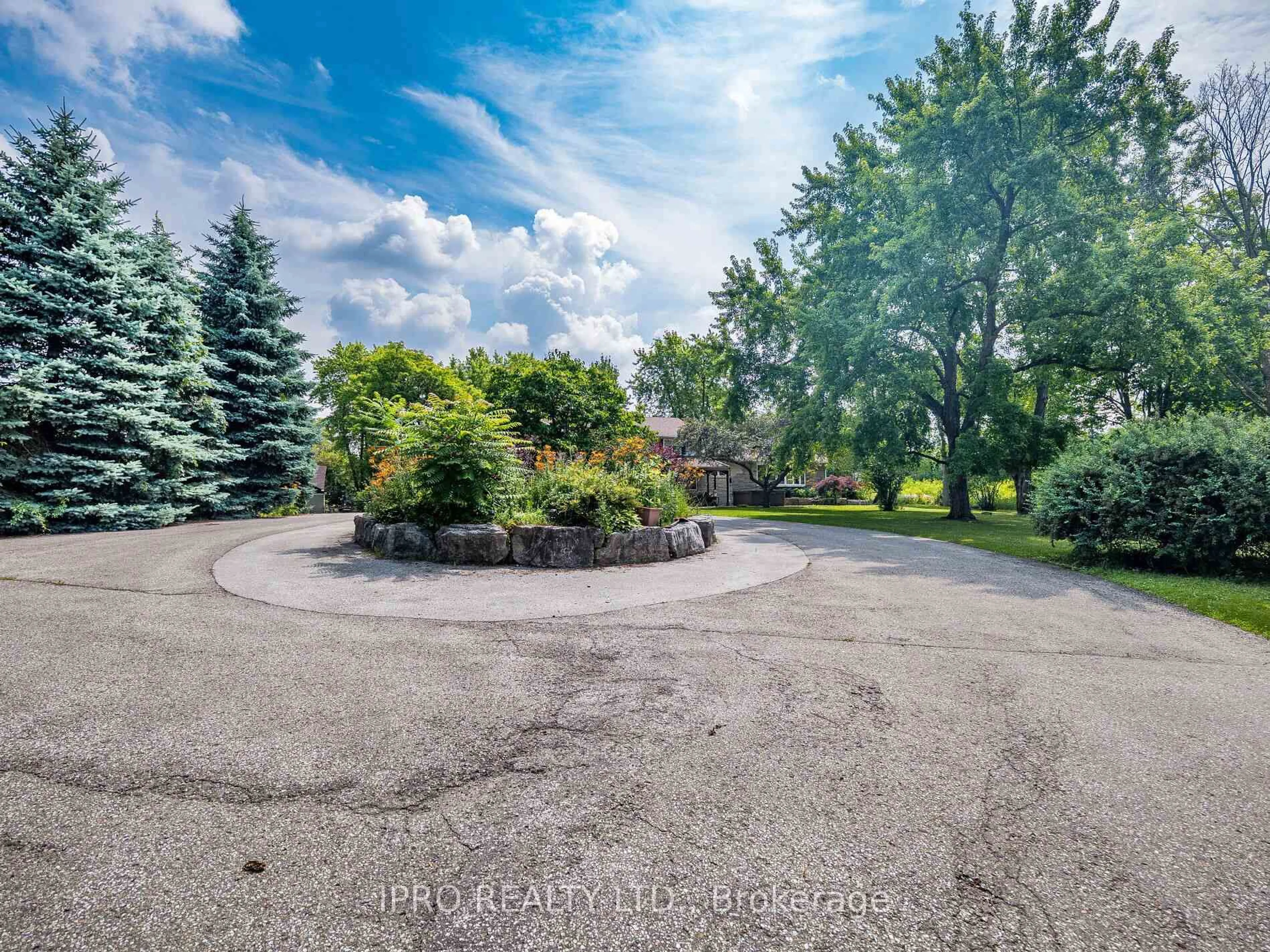 A pic from outside/outdoor area/front of a property/back of a property/a pic from drone, unknown for 8375 Creditview Rd, Brampton Ontario L6Y 0G7