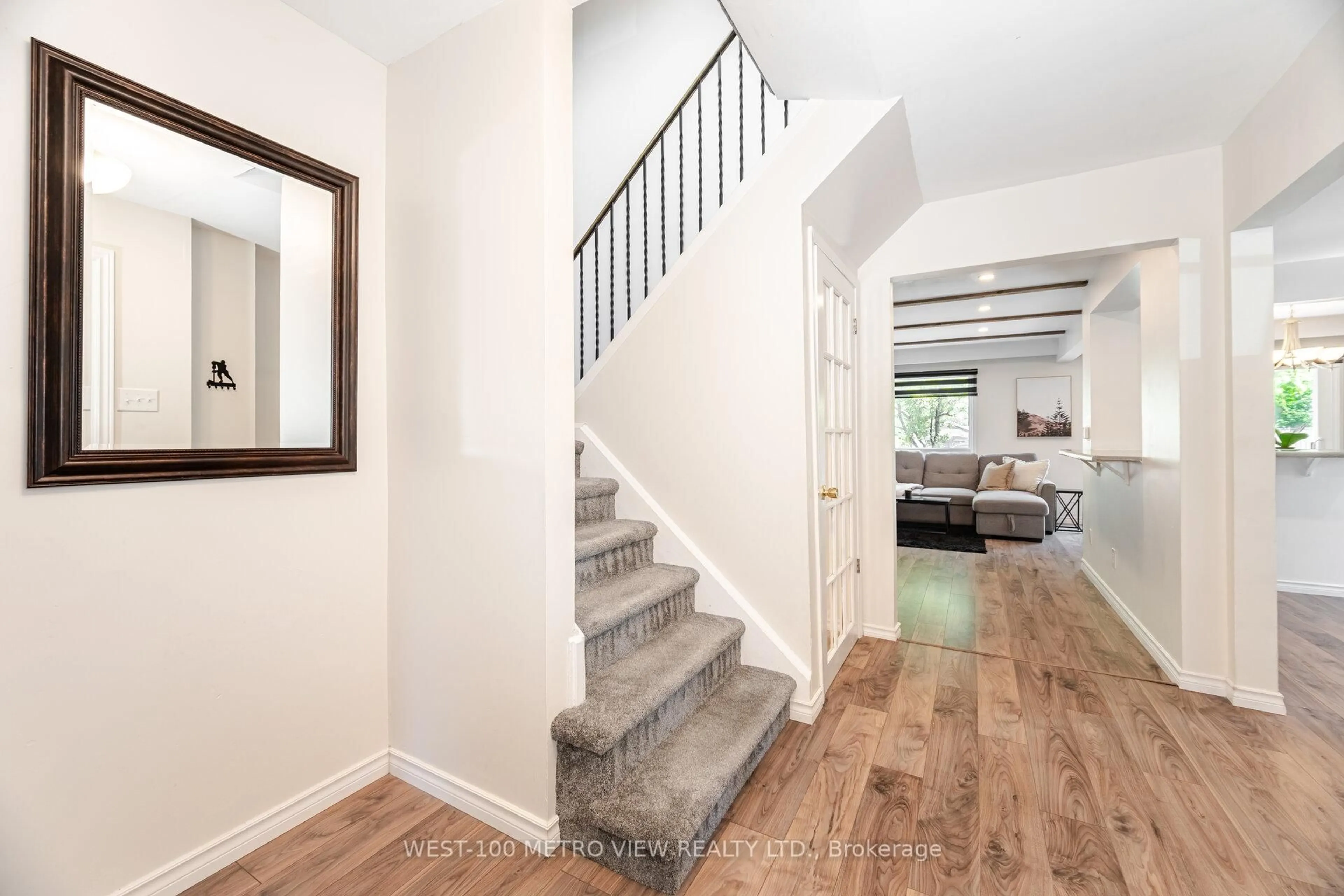 Indoor entryway for 3339 Mainsail Cres, Mississauga Ontario L5L 1H3