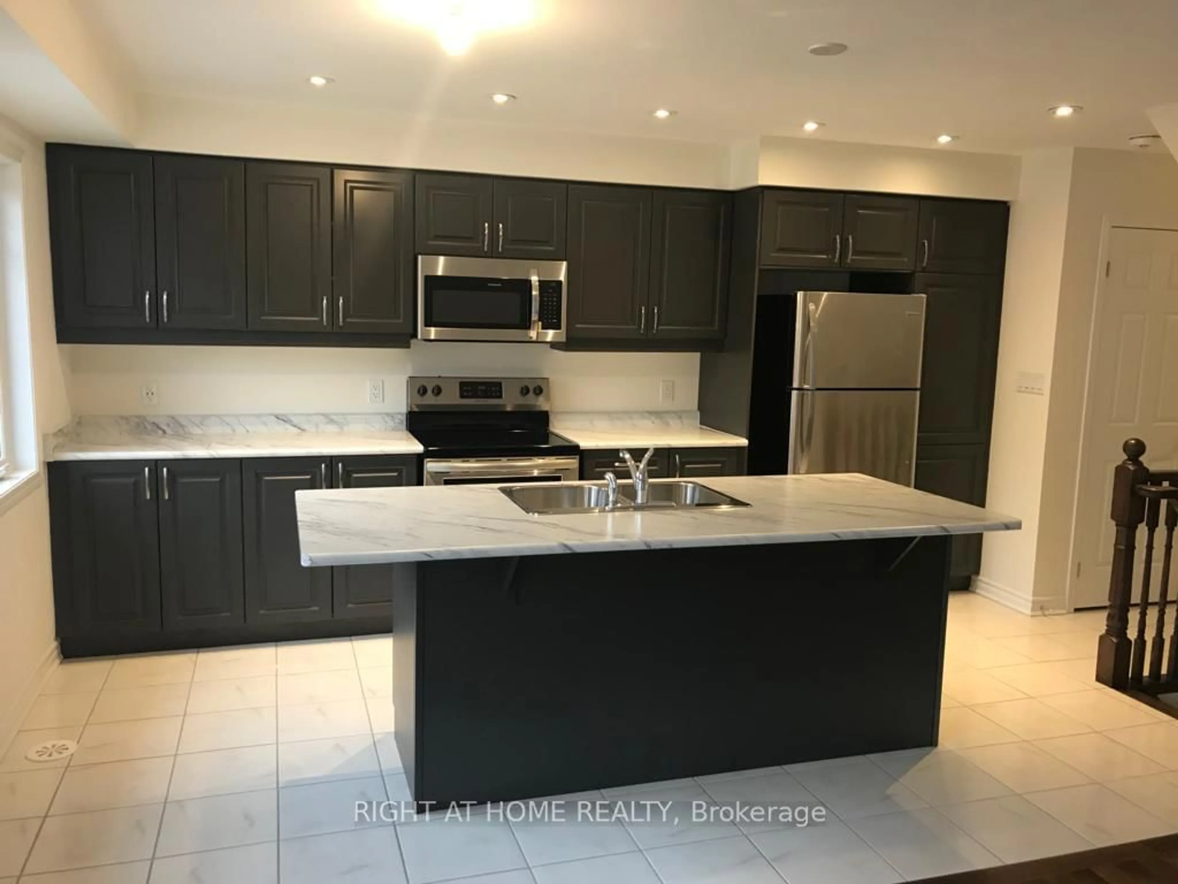 Open concept kitchen, ceramic/tile floor for 1000 Asleton Blvd #Unit 98, Milton Ontario L9T 9L4