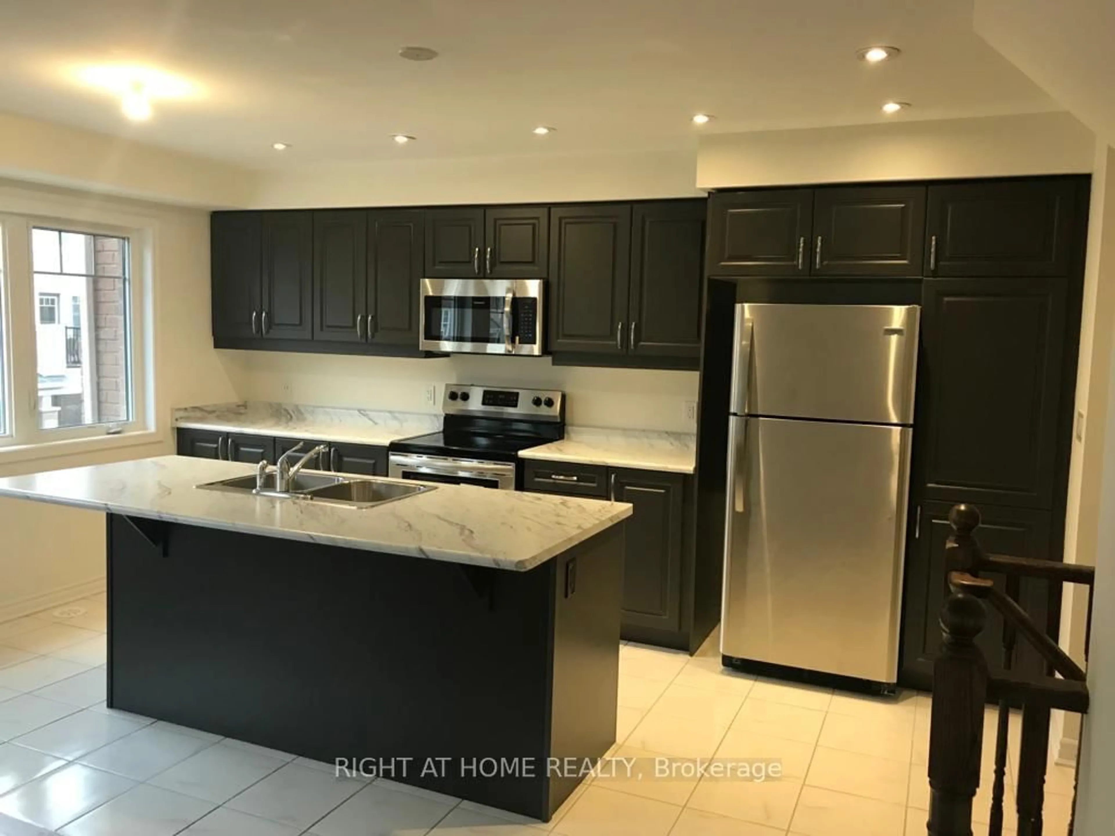 Open concept kitchen, ceramic/tile floor for 1000 Asleton Blvd #Unit 98, Milton Ontario L9T 9L4