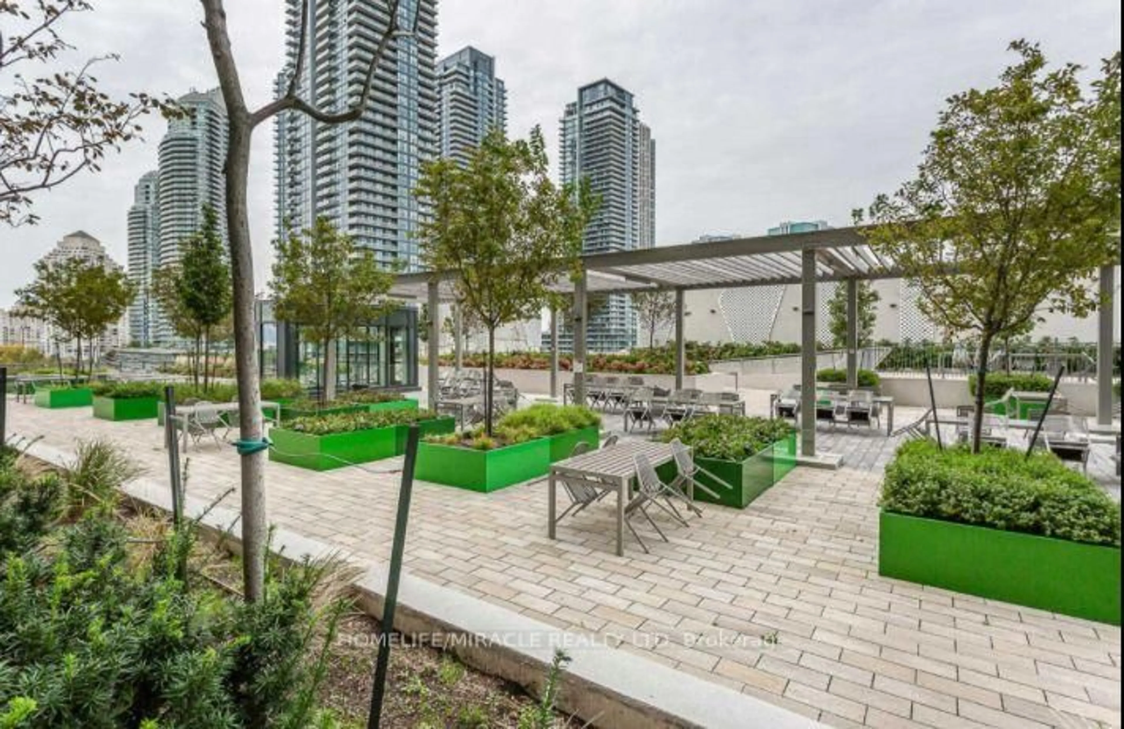 Patio, unknown for 30 Shore Breeze Dr #526, Toronto Ontario M8V 0J1