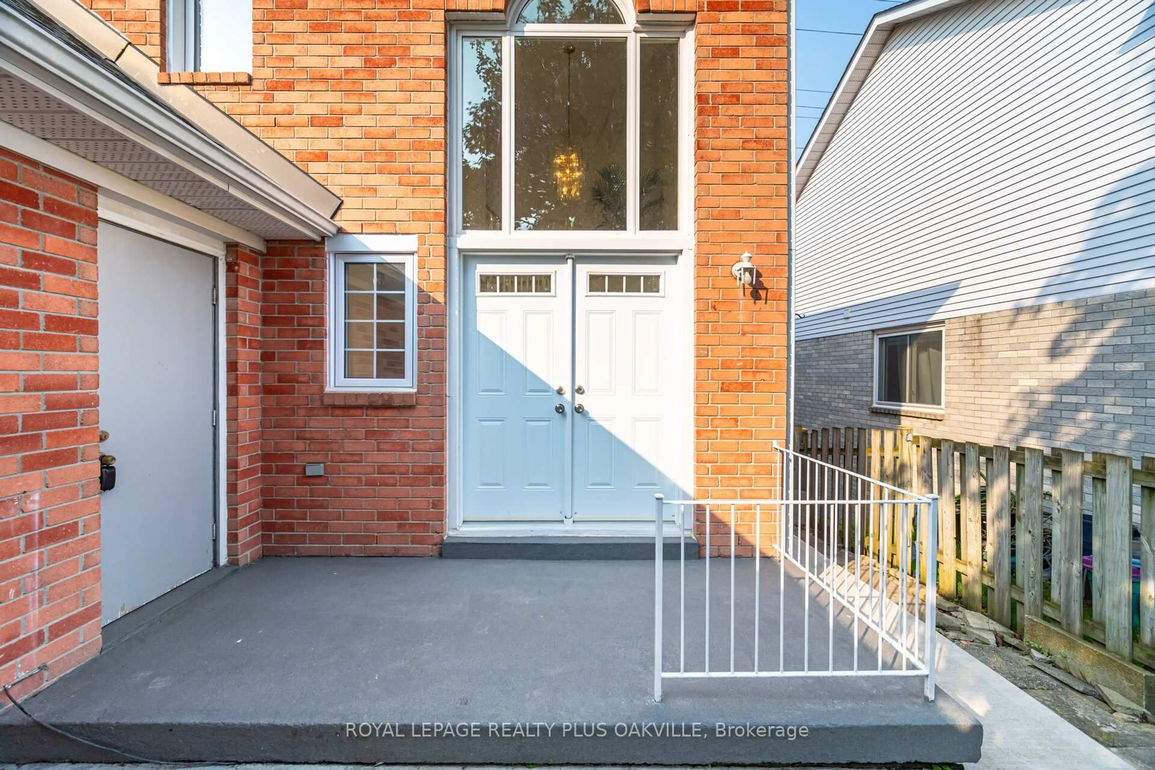 Home with brick exterior material, street for 1294 Hammond St, Burlington Ontario L7S 2C5