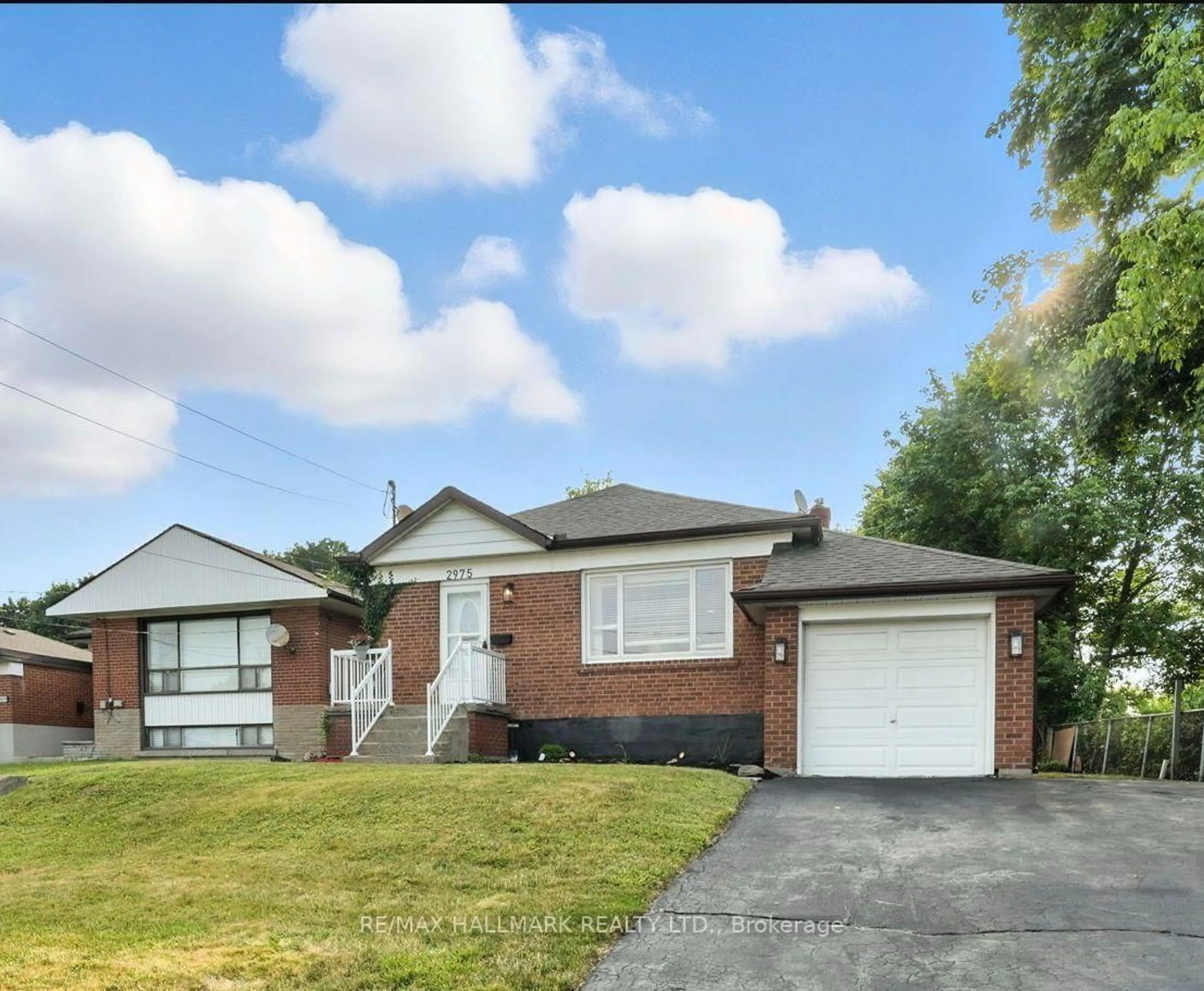Home with brick exterior material, street for 2975 Weston Rd, Toronto Ontario M9M 2T1