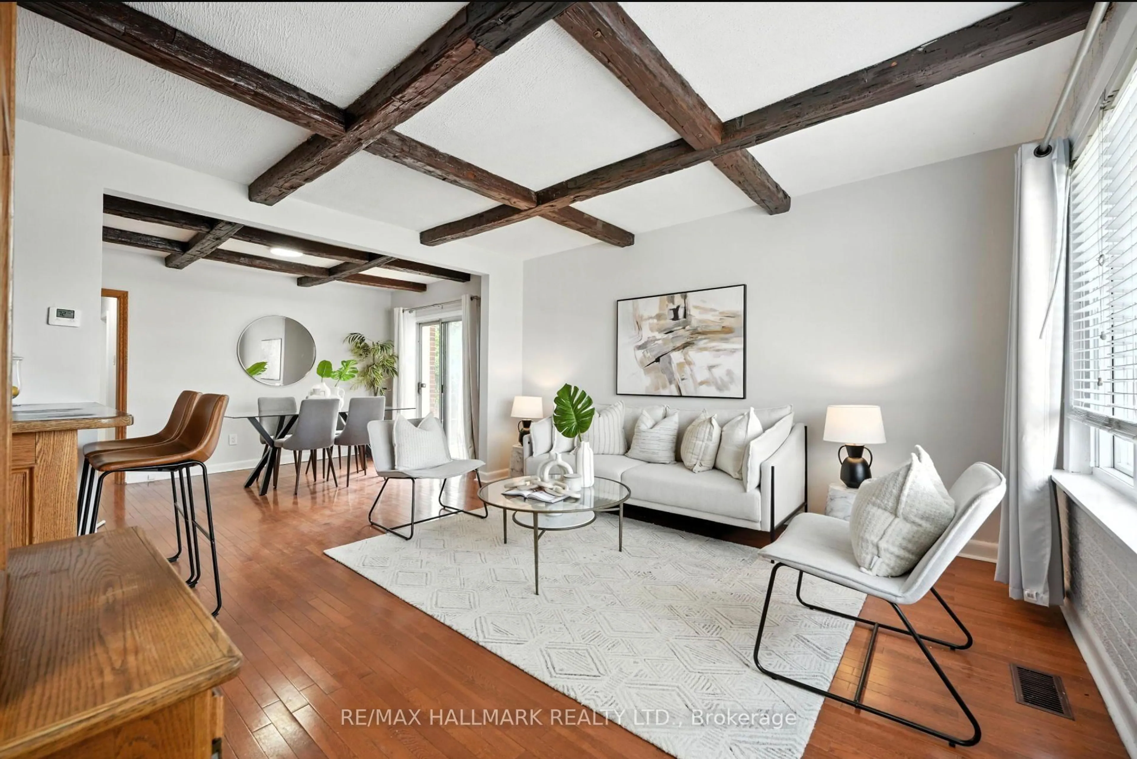 Living room with furniture, unknown for 2975 Weston Rd, Toronto Ontario M9M 2T1