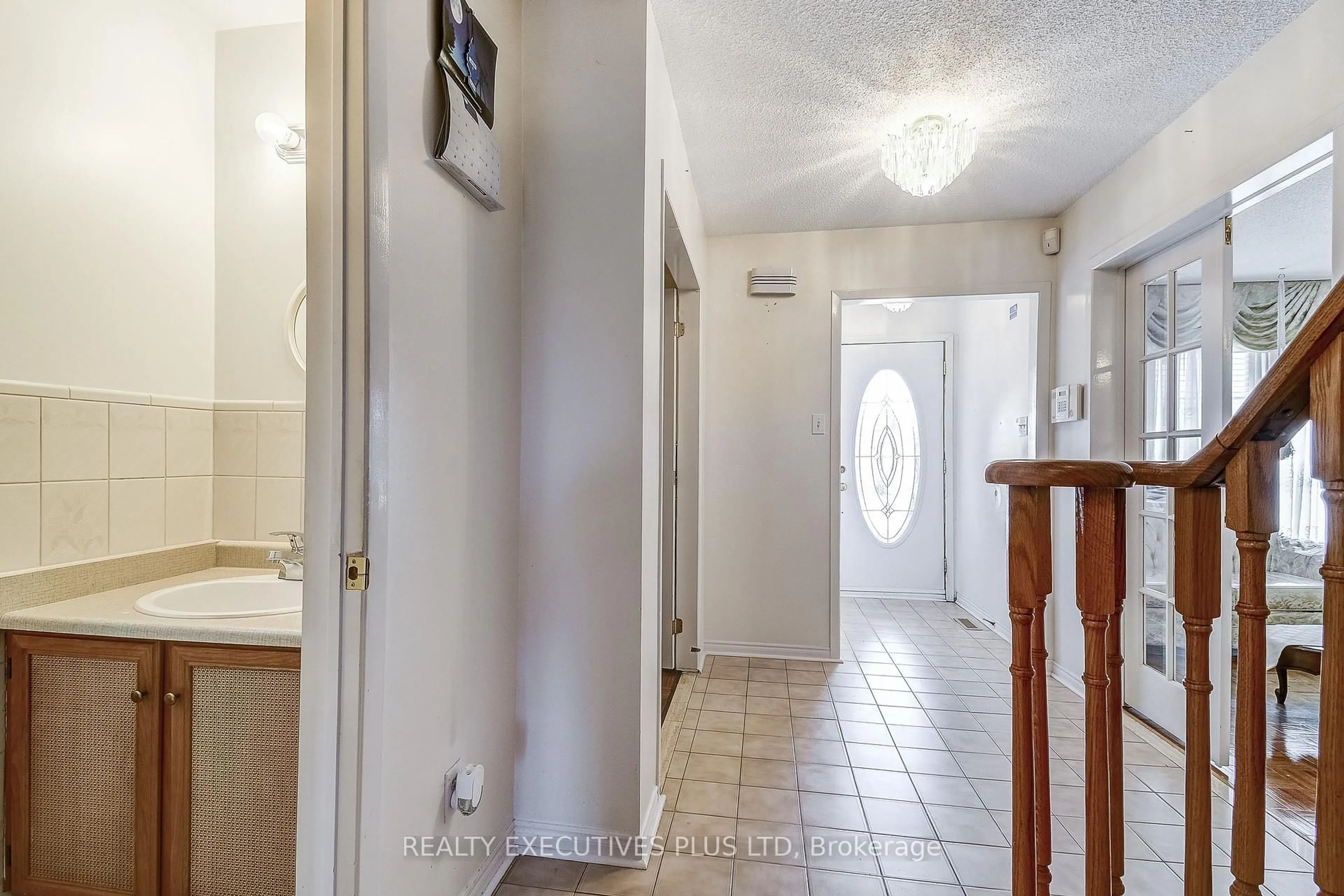 Indoor entryway for 206 Vodden St, Brampton Ontario L6X 2V3