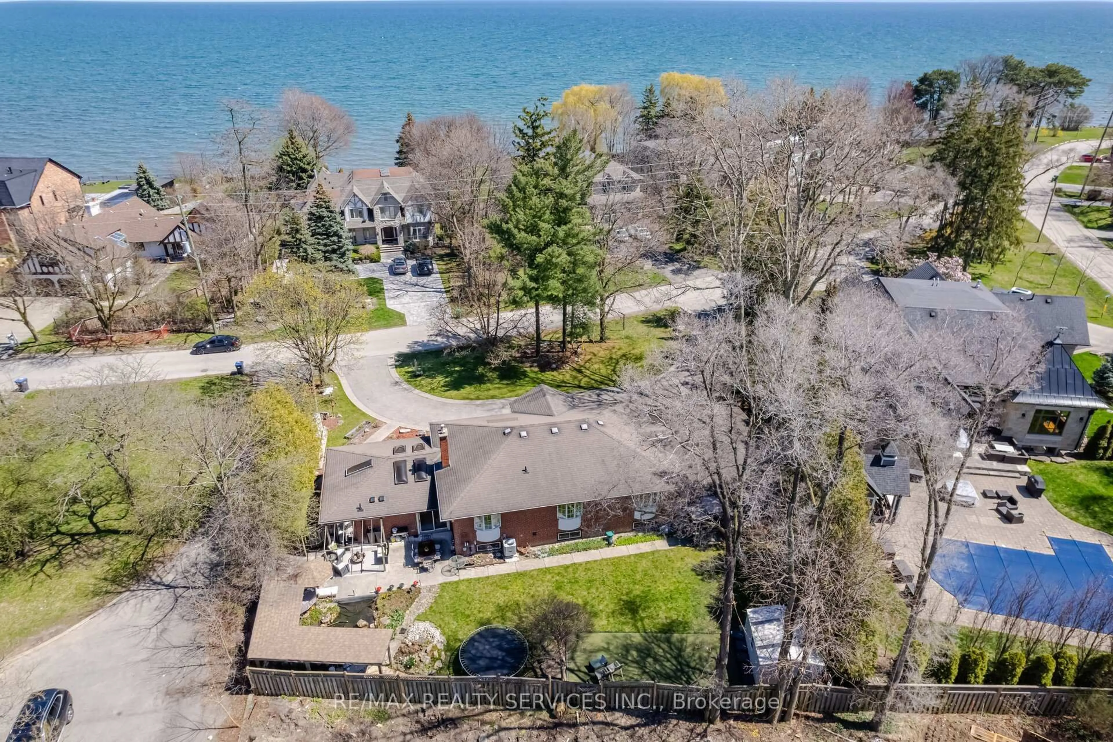 A pic from outside/outdoor area/front of a property/back of a property/a pic from drone, water/lake/river/ocean view for 1607 Watersedge Rd, Mississauga Ontario L5J 1A6