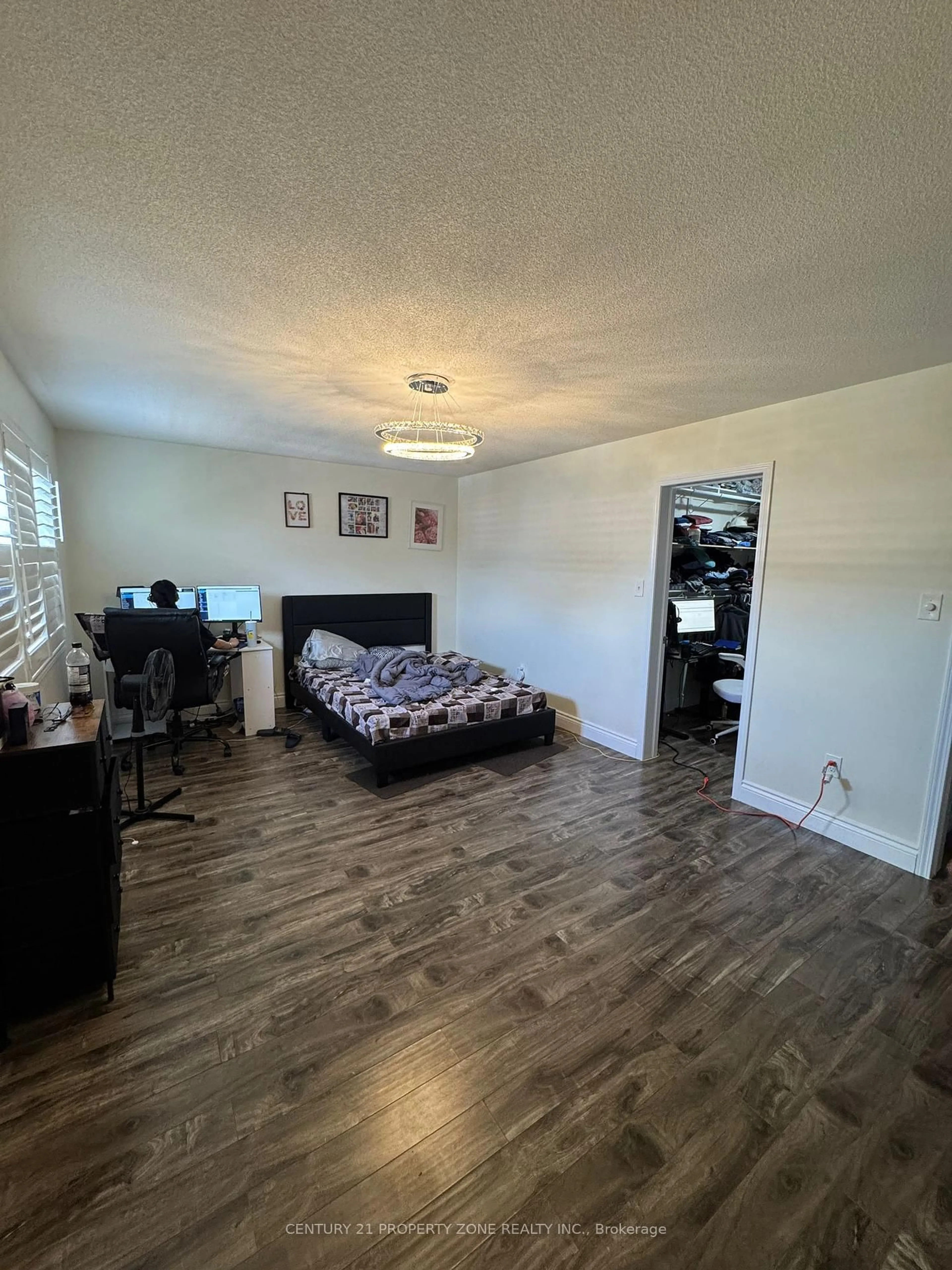A pic of a room for 901 Challinor Terr, Milton Ontario L9T 7V6