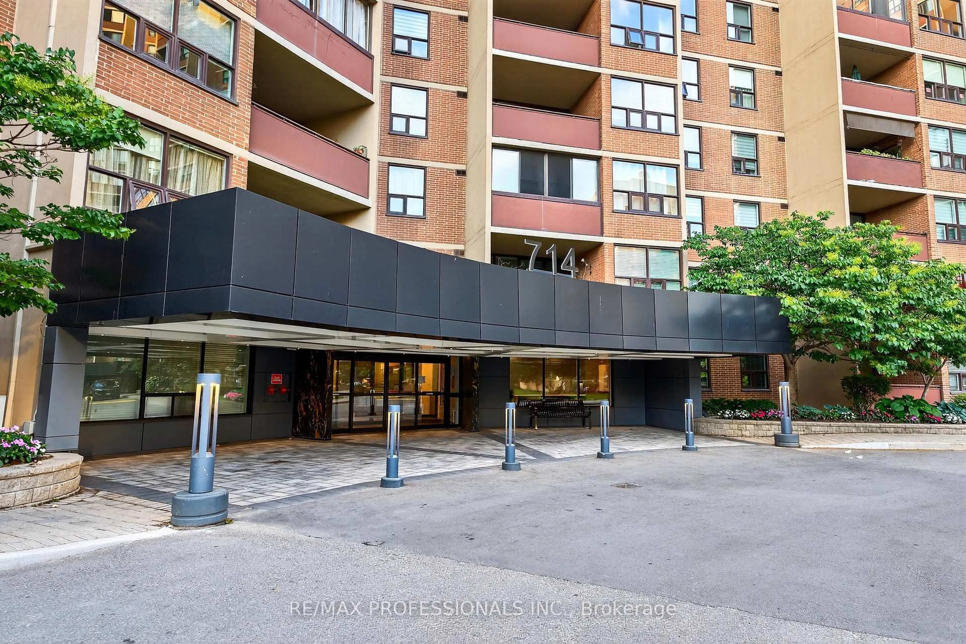 Indoor foyer for 714 The West Mall #503, Toronto Ontario M9C 4X1