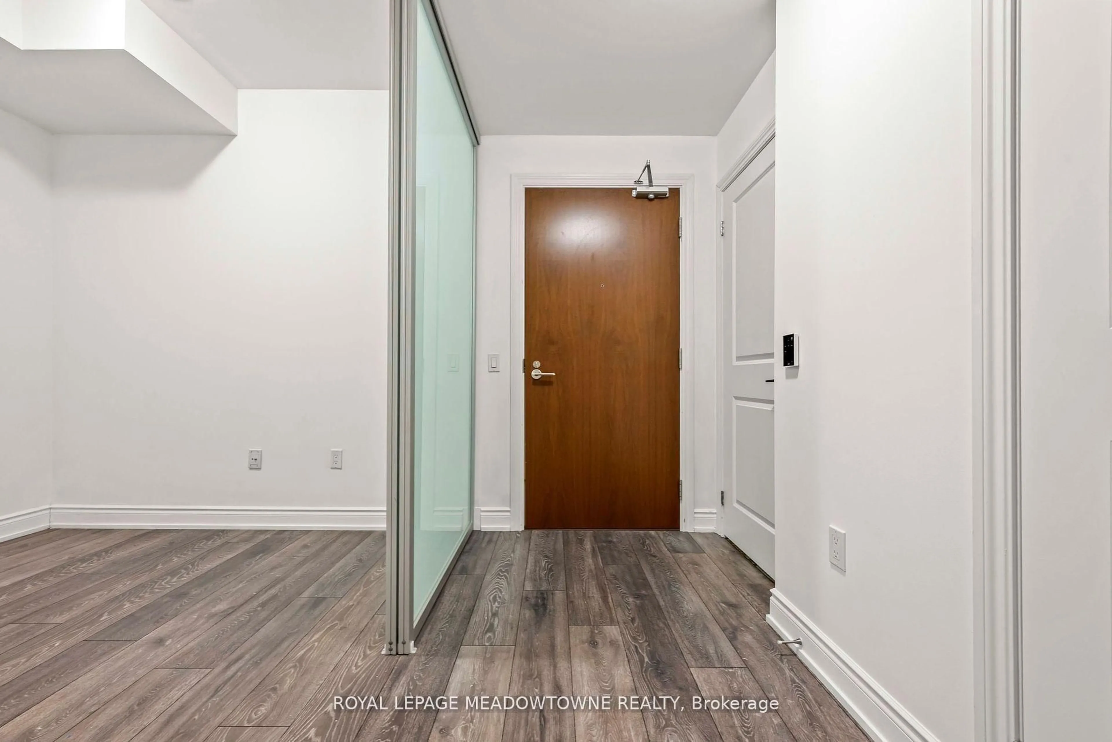 Indoor entryway for 1050 Main St #809, Milton Ontario L9T 9M3