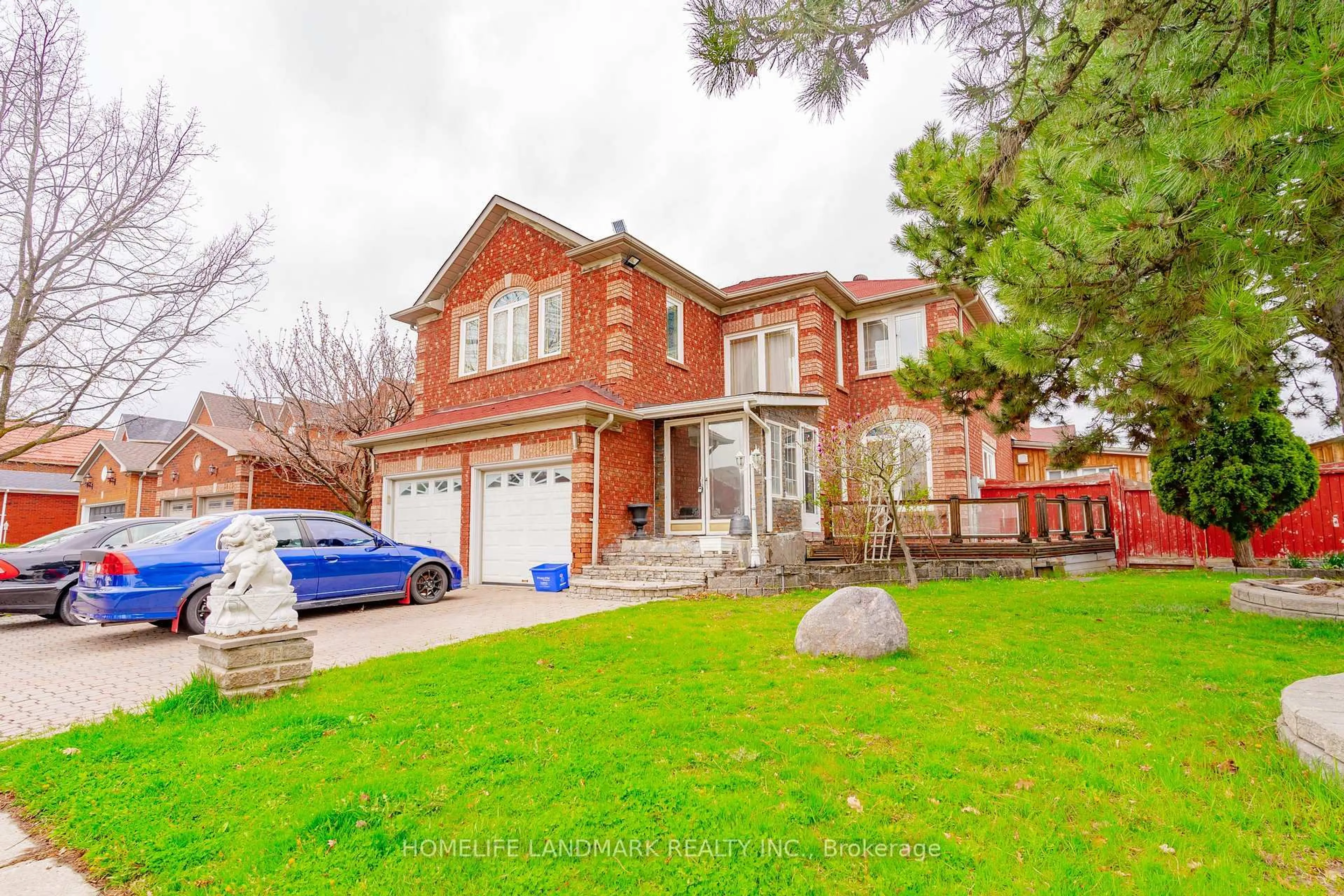 Home with brick exterior material, street for 3211 Bloomfied Dr, Mississauga Ontario L5N 6V2