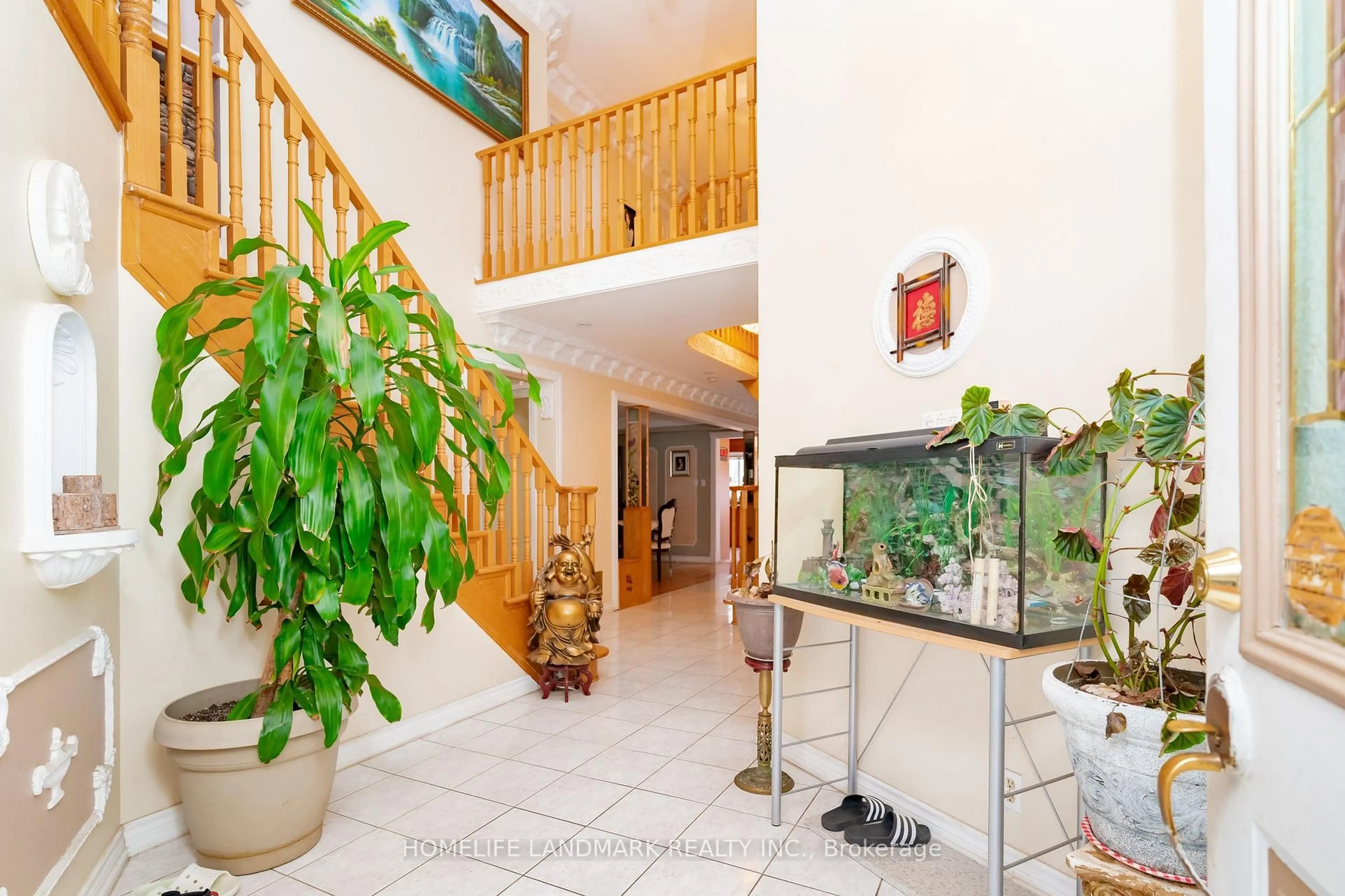 Indoor foyer for 3211 Bloomfied Dr, Mississauga Ontario L5N 6V2
