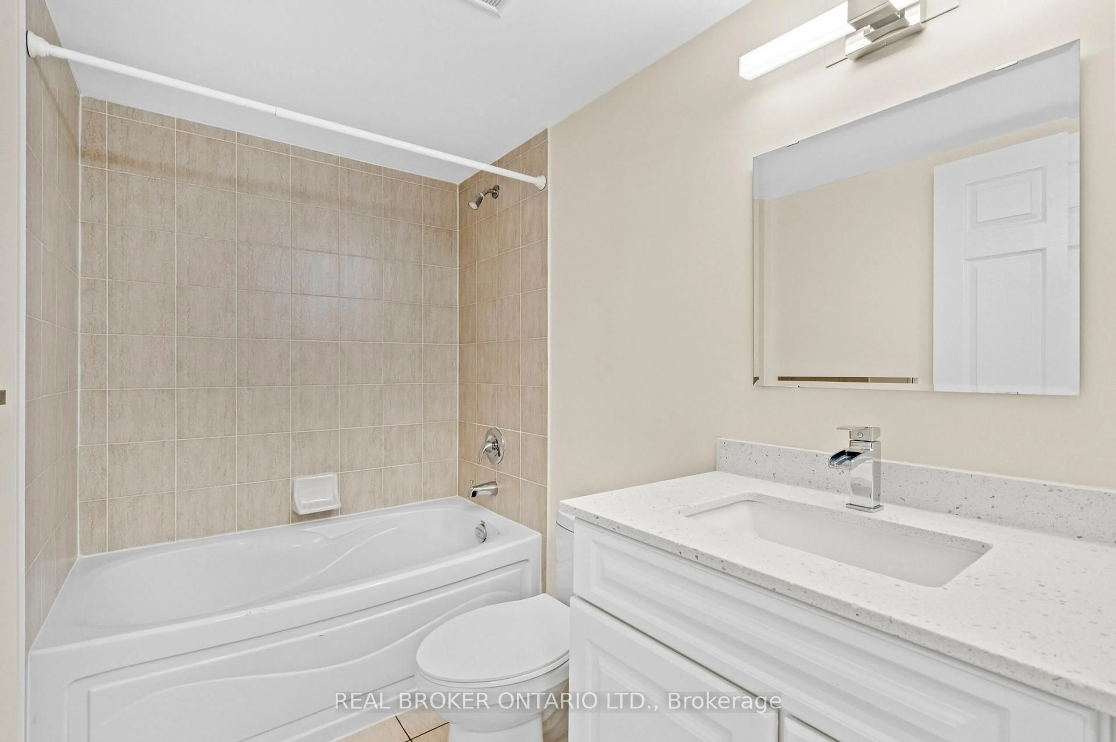 Standard bathroom, ceramic/tile floor for 3888 Duke Of York Blvd #2530, Mississauga Ontario L5B 4P5