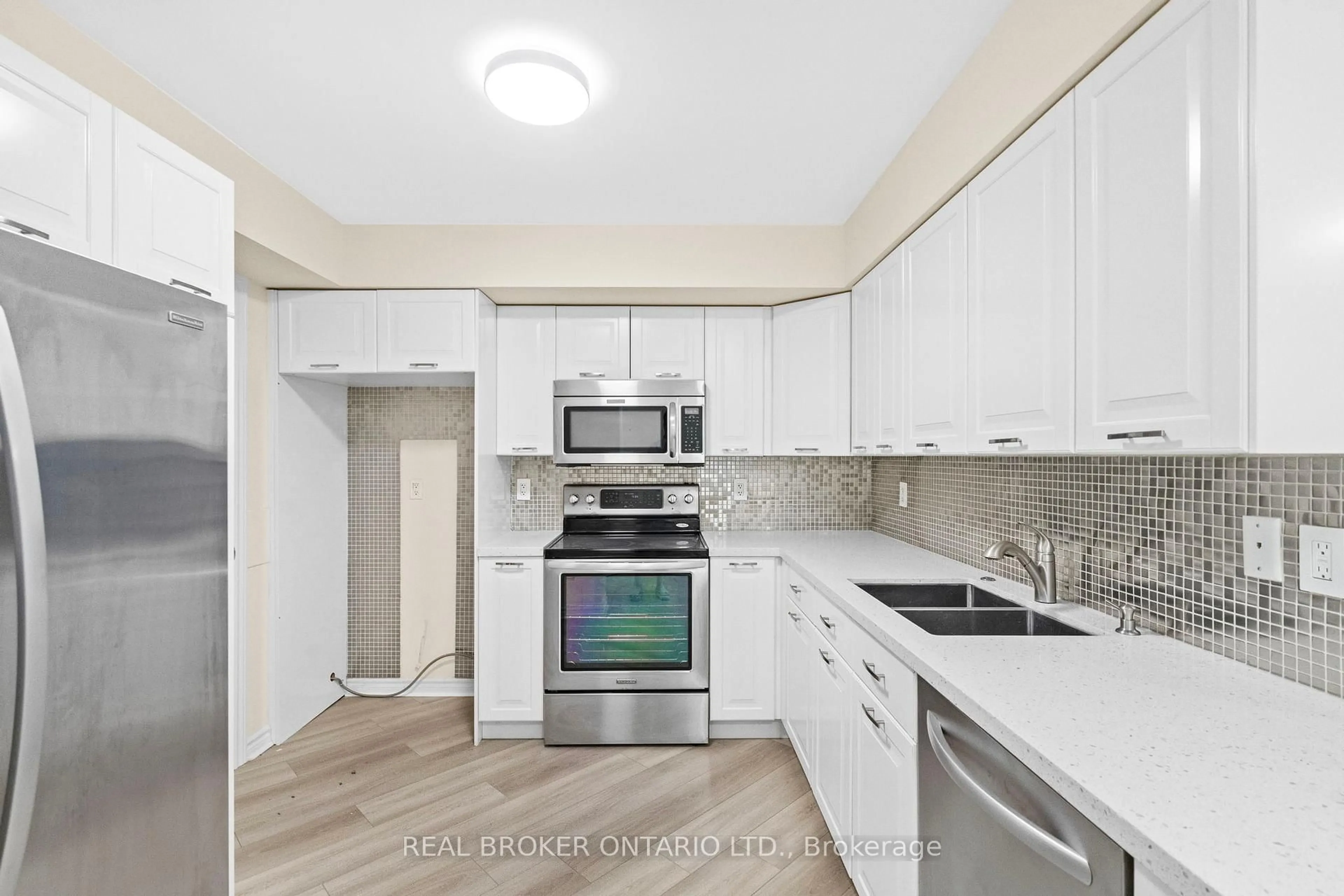 Standard kitchen, unknown for 3888 Duke Of York Blvd #2530, Mississauga Ontario L5B 4P5