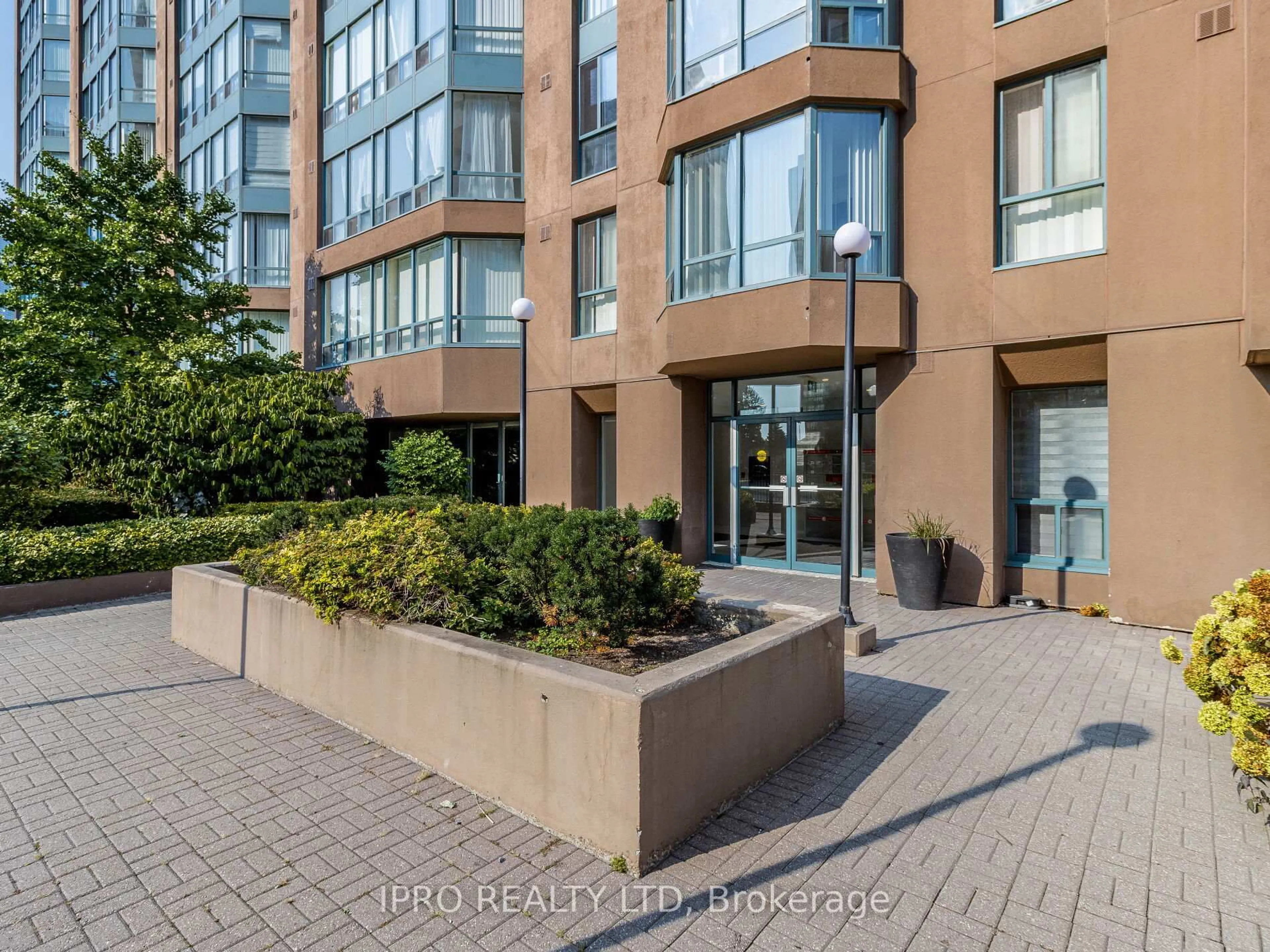Unknown for 115 Hillcrest Ave #808, Mississauga Ontario L5B 3Y9