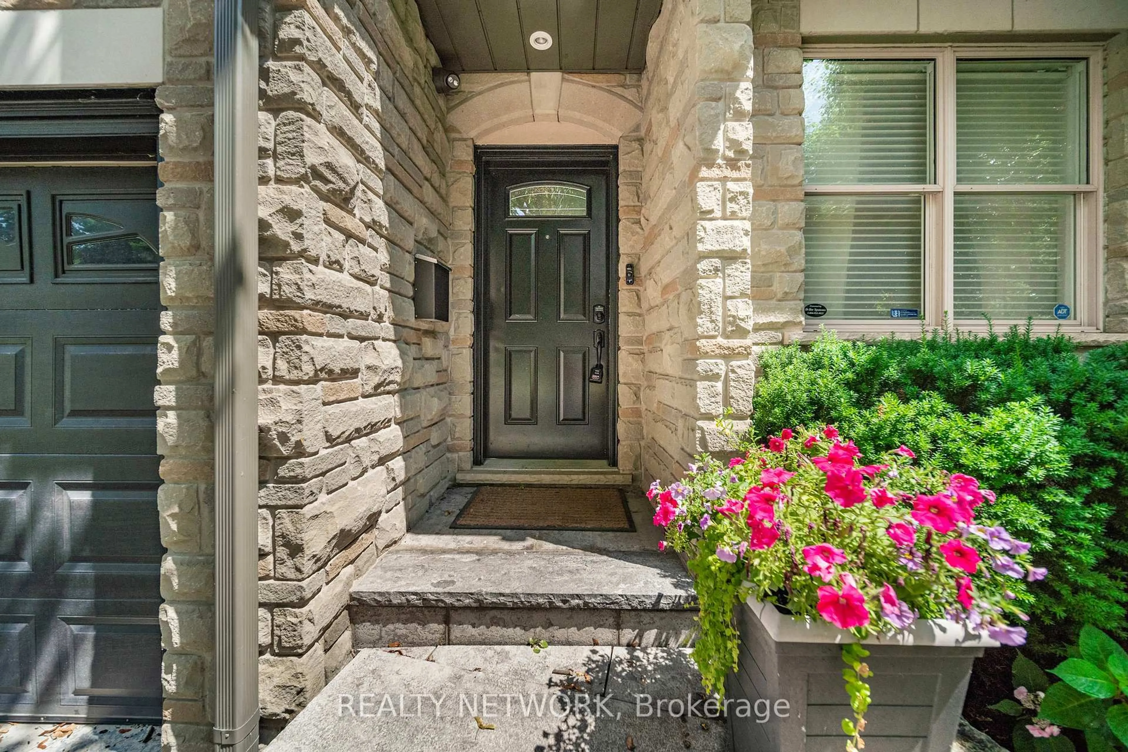 Indoor entryway for 87 Mississaga St, Oakville Ontario L6L 3A5