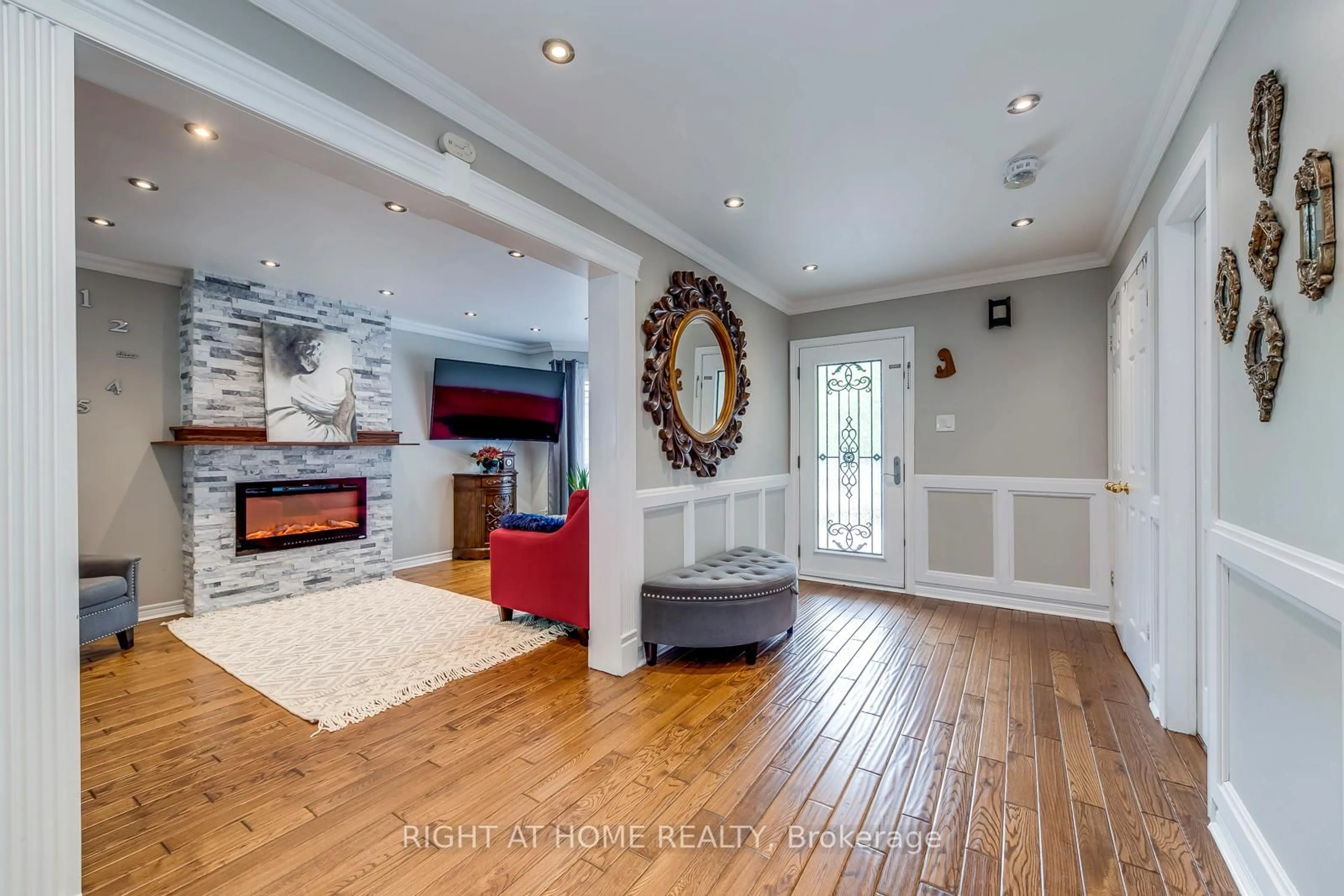 Living room with furniture, unknown for 3349 Grand Park Dr, Mississauga Ontario L5B 4C9