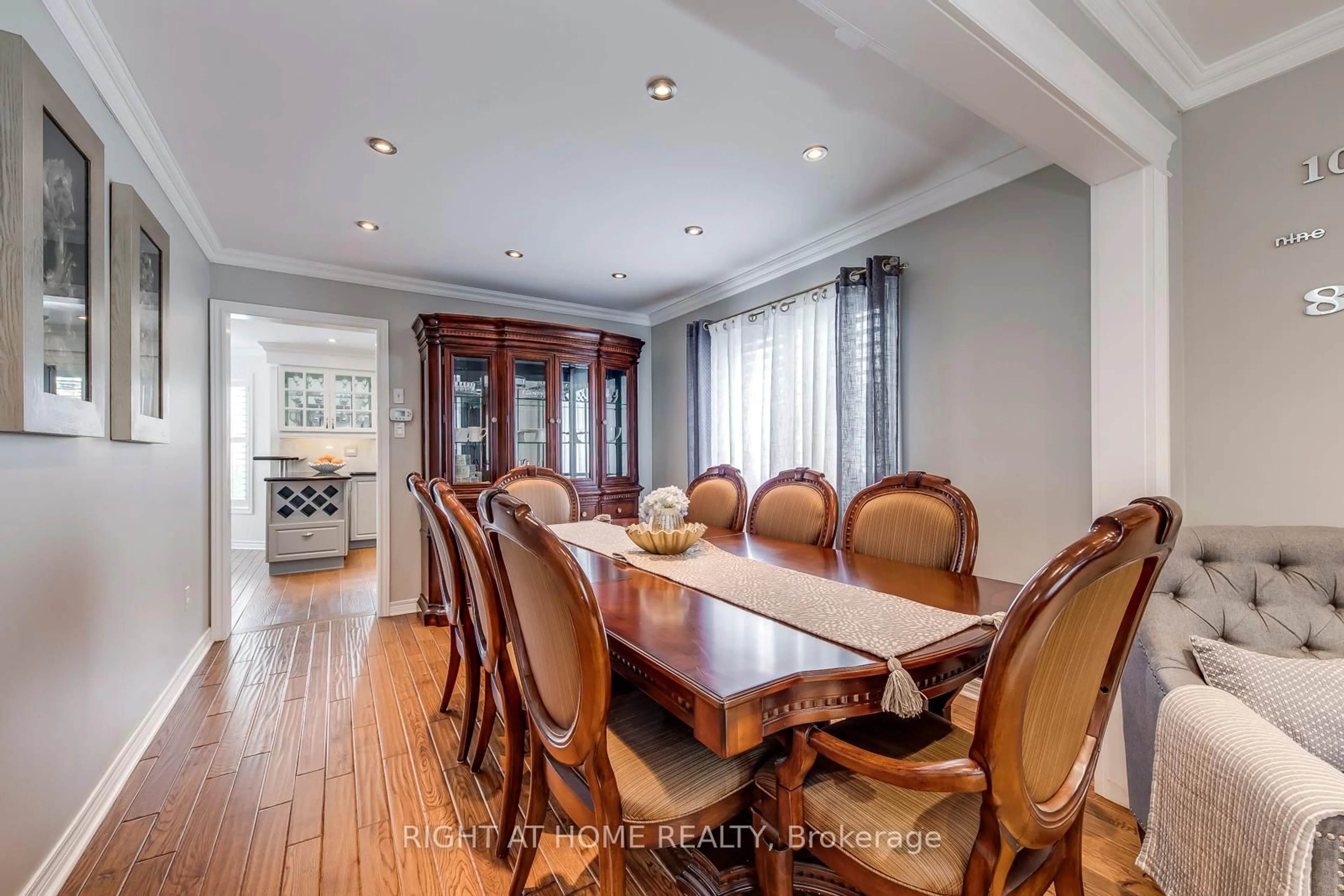 Dining room, wood/laminate floor for 3349 Grand Park Dr, Mississauga Ontario L5B 4C9