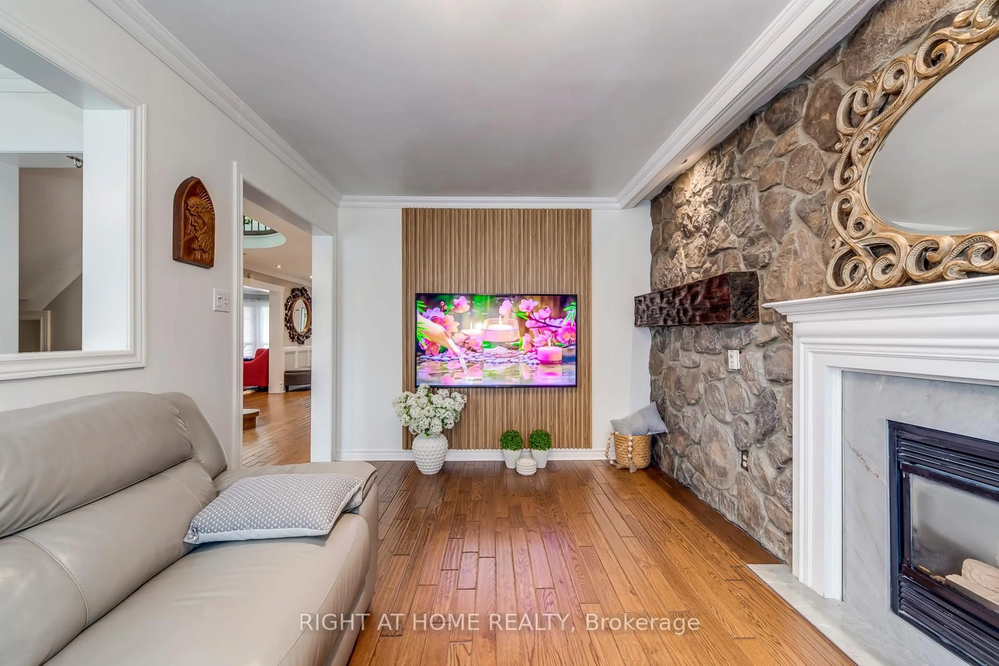 Home theater for 3349 Grand Park Dr, Mississauga Ontario L5B 4C9
