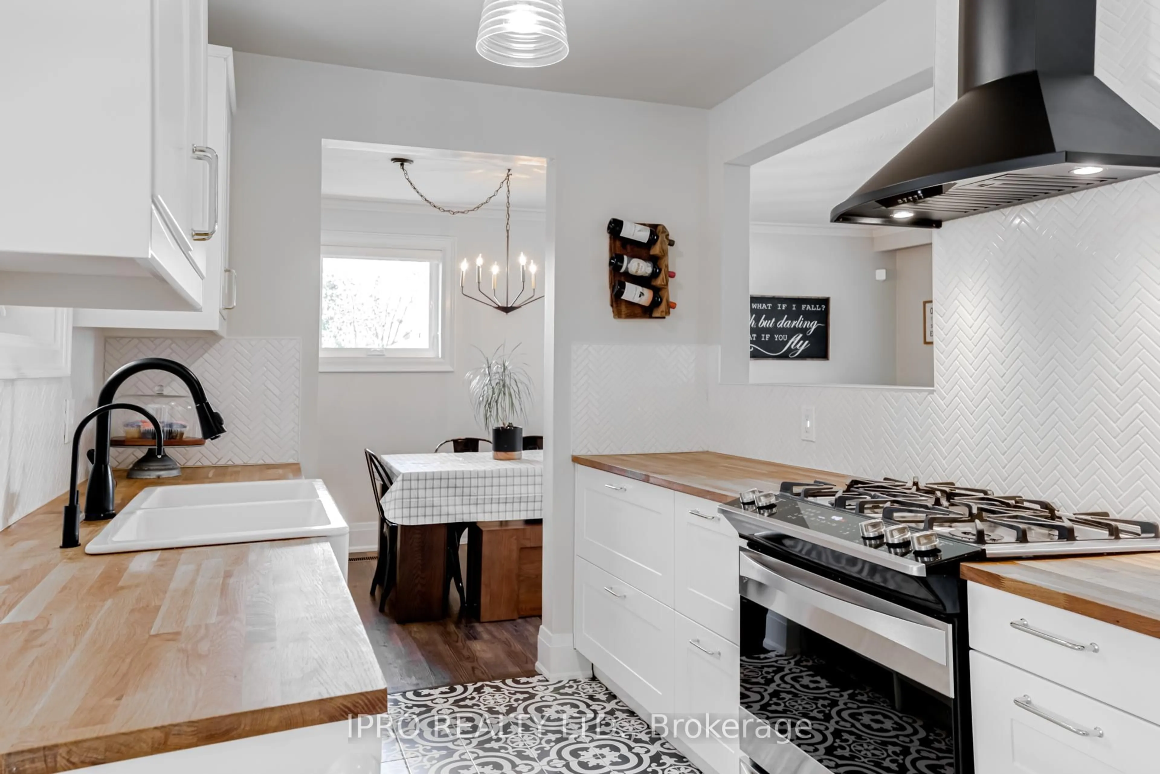 Unknown for 43 Sherwood Cres, Brampton Ontario L6X 2C9