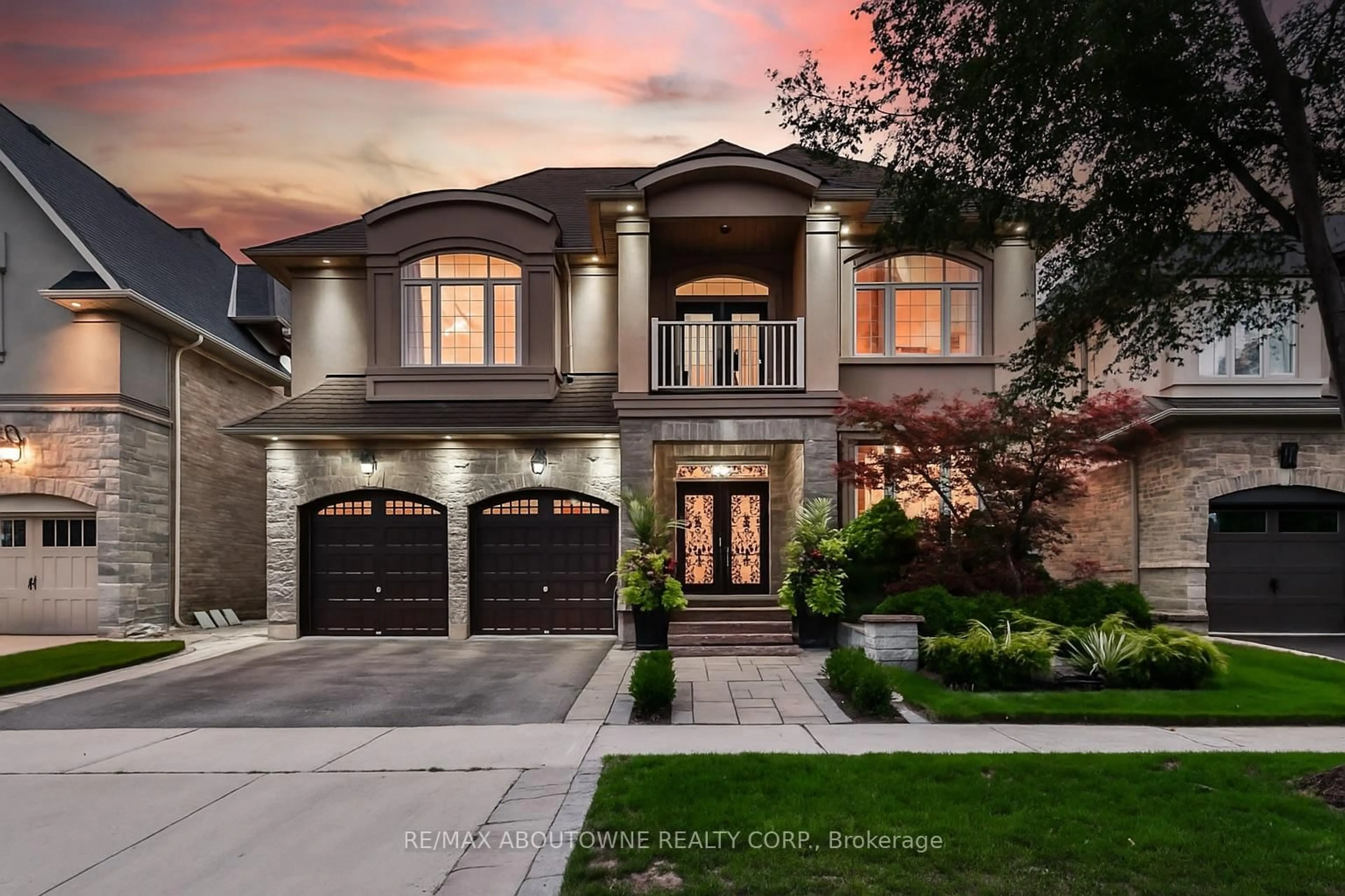 Home with brick exterior material, street for 526 Hidden Tr, Oakville Ontario L6M 0N3