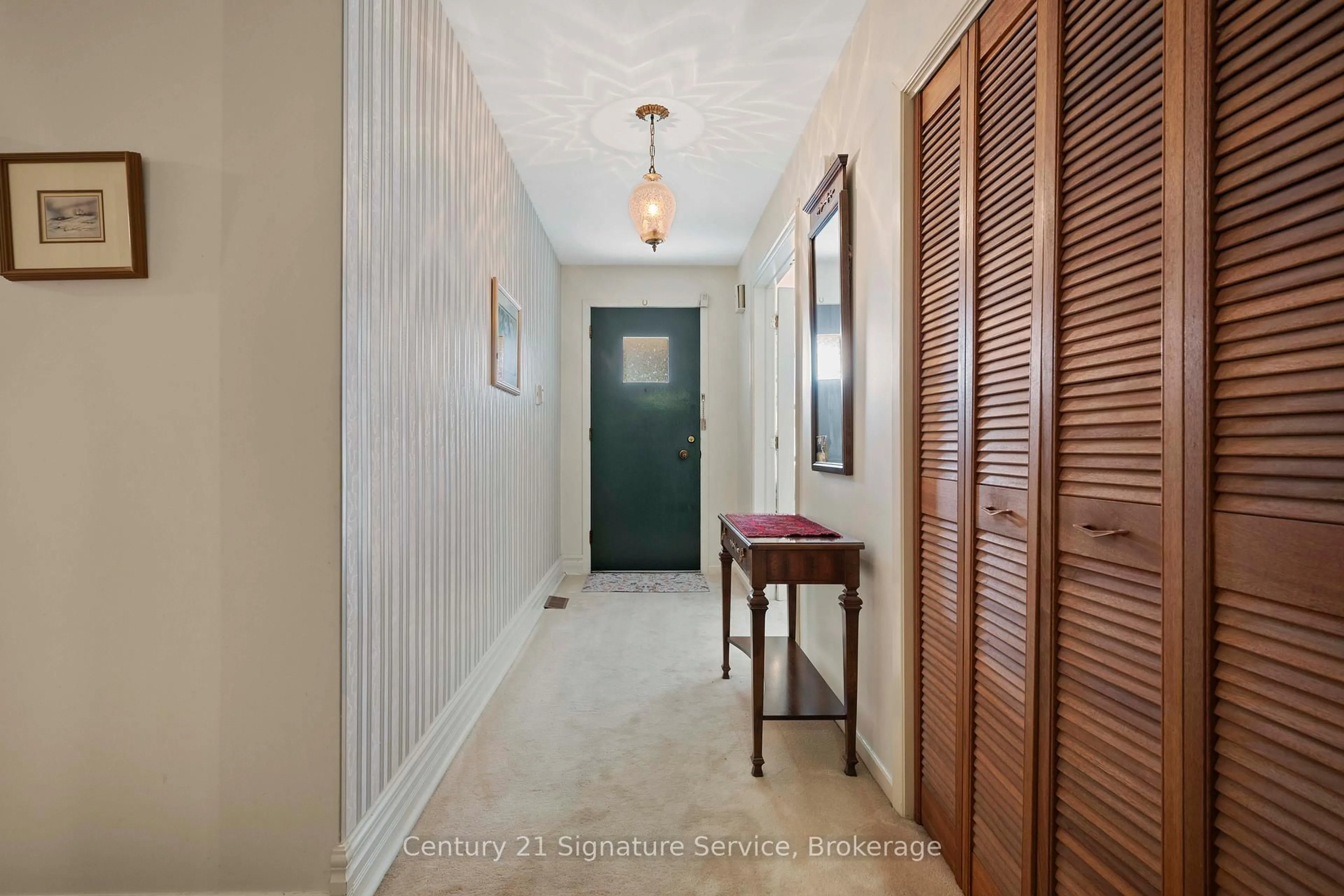 Indoor entryway for 1447 Venta Ave, Mississauga Ontario L4X 1C9