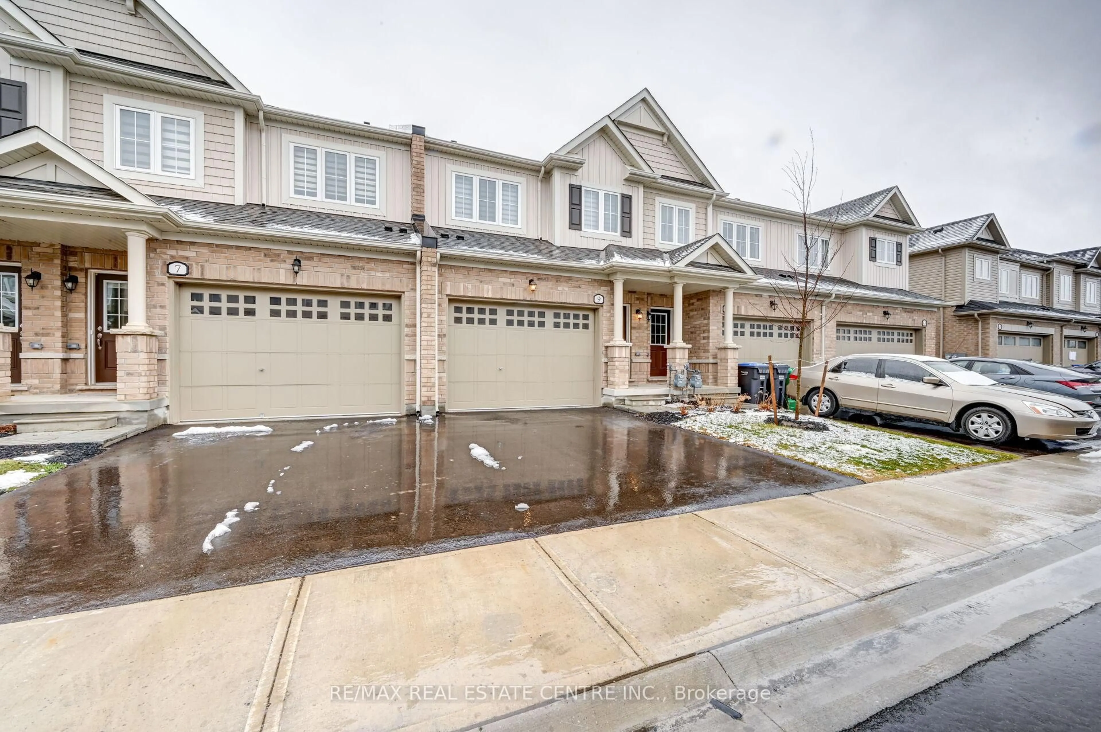 Unknown for 9 Brixham Lane, Brampton Ontario L7A 5K2